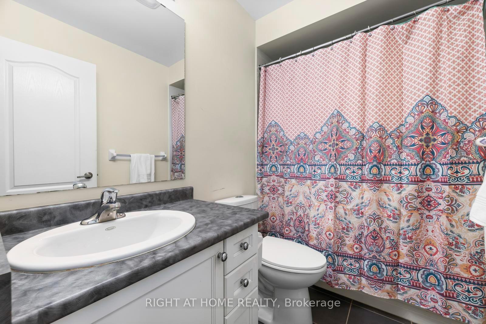 Photo 29 of 41 Coastline Drive, Brampton, Bram West — HOMEH