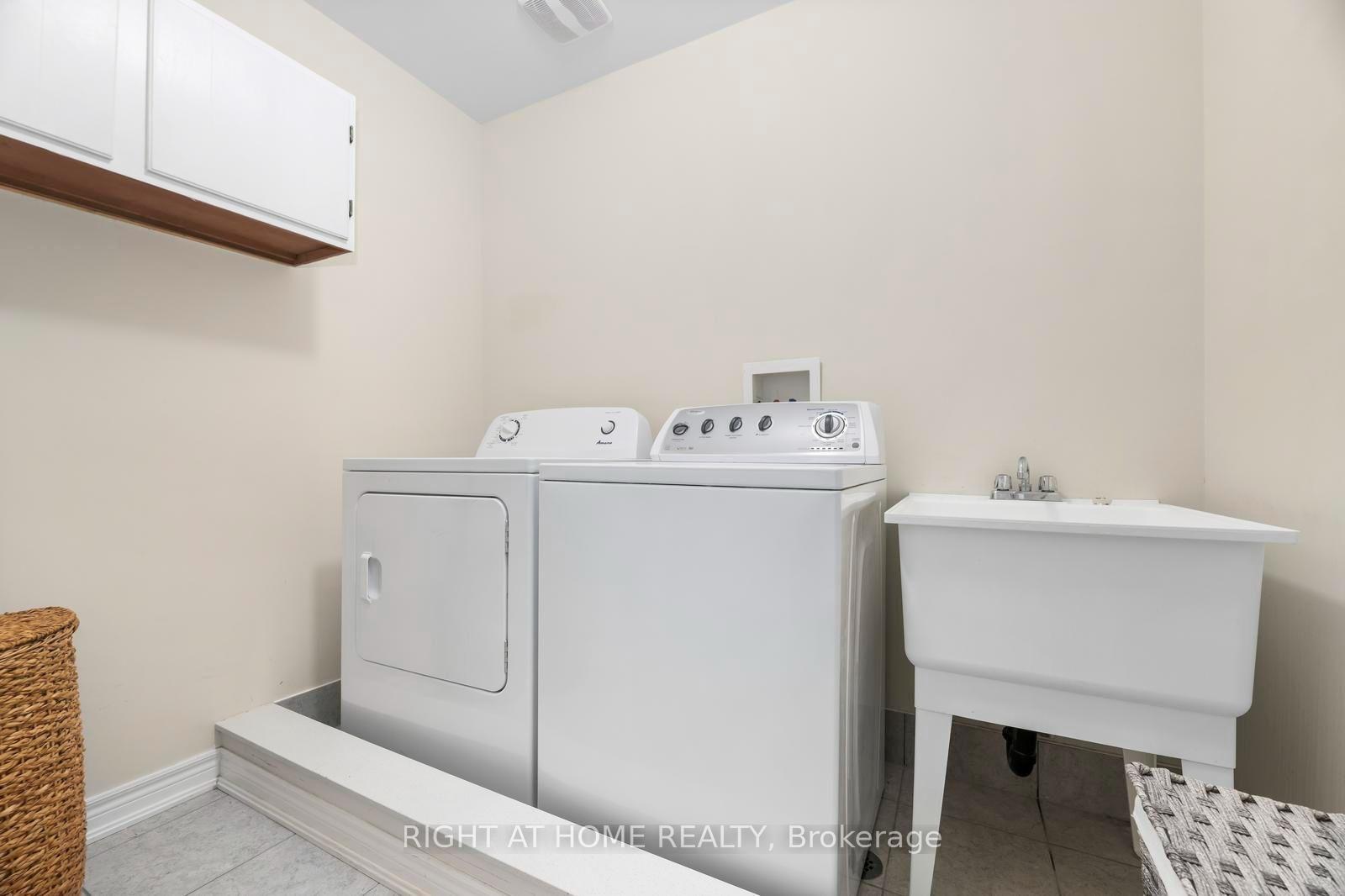 Photo 30 of 41 Coastline Drive, Brampton, Bram West — HOMEH