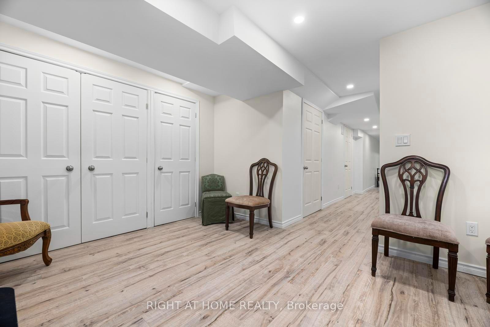 Photo 34 of 41 Coastline Drive, Brampton, Bram West — HOMEH