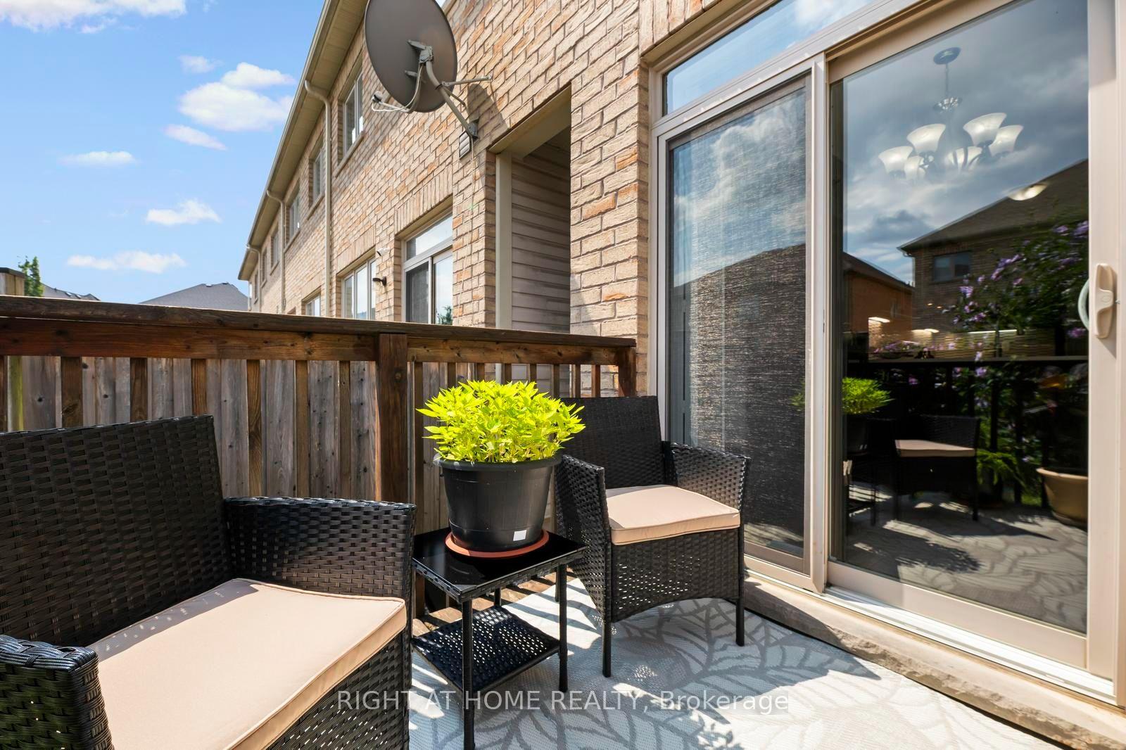 Photo 35 of 41 Coastline Drive, Brampton, Bram West — HOMEH