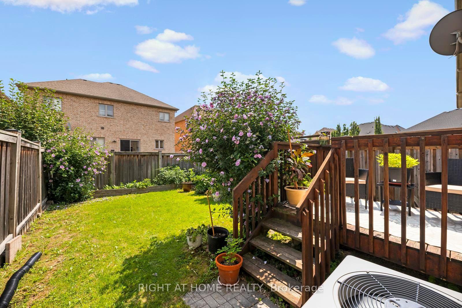 Photo 36 of 41 Coastline Drive, Brampton, Bram West — HOMEH