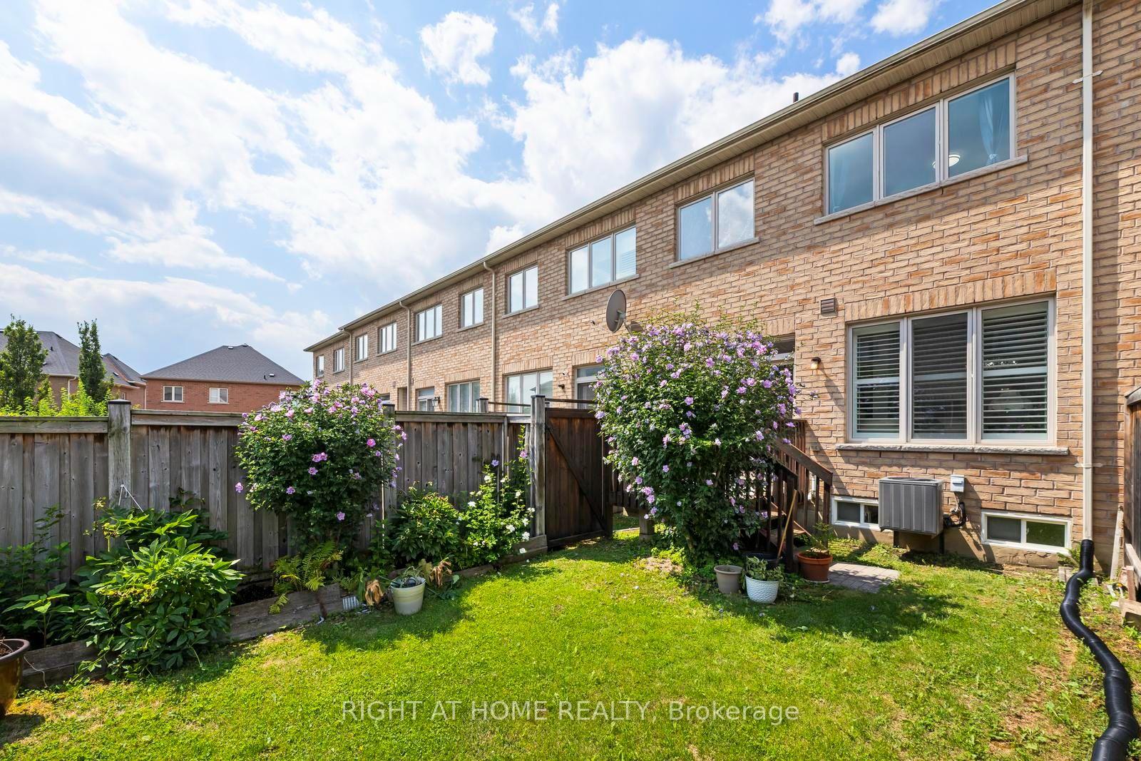 Photo 37 of 41 Coastline Drive, Brampton, Bram West — HOMEH
