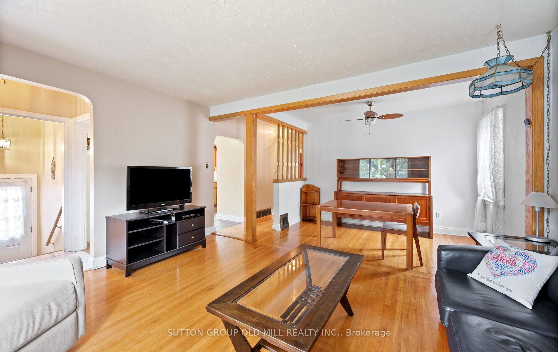Photo 7 of 63 Westhead Road, Etobicoke, Alderwood — HOMEH