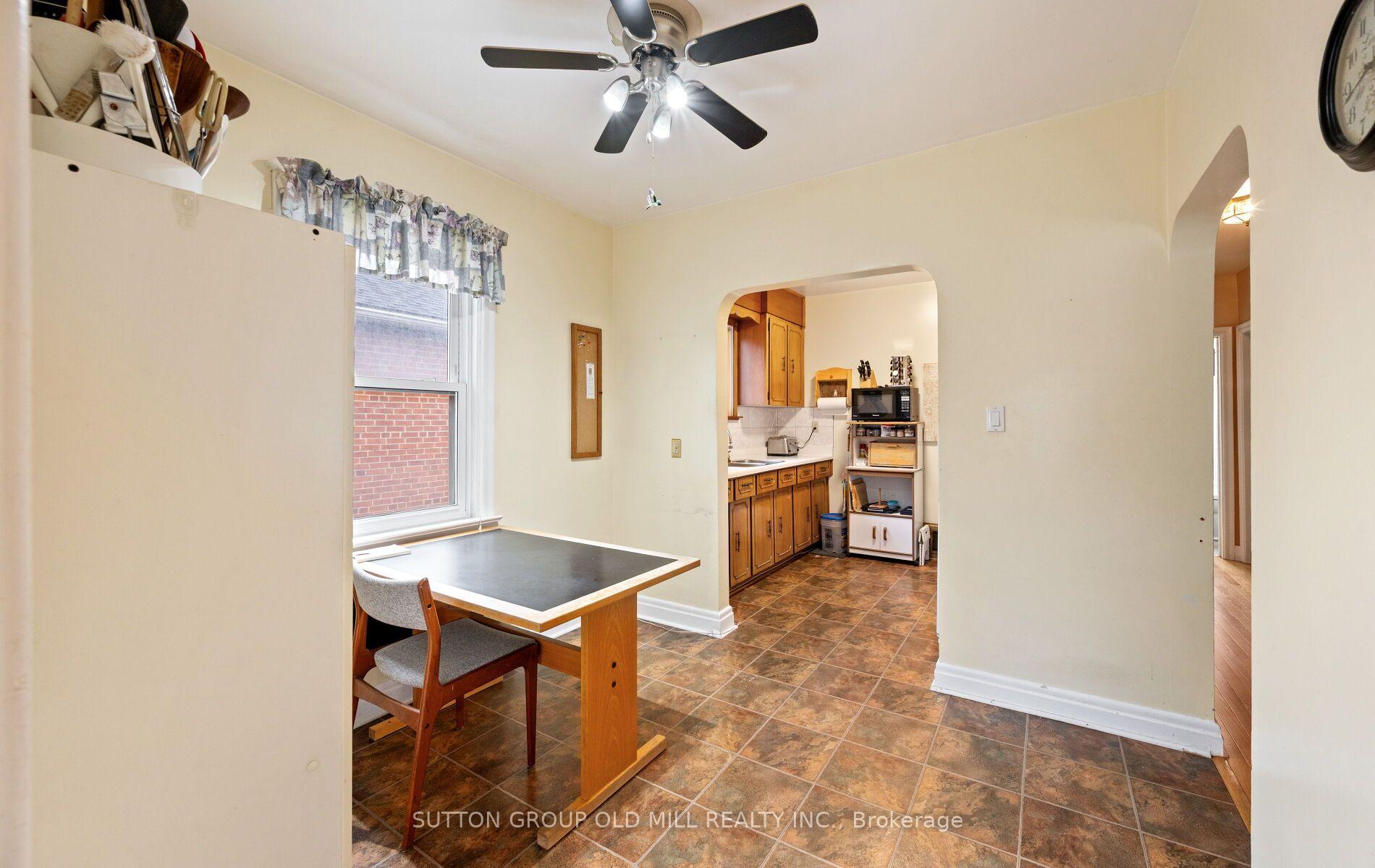 Photo 13 of 63 Westhead Road, Etobicoke, Alderwood — HOMEH