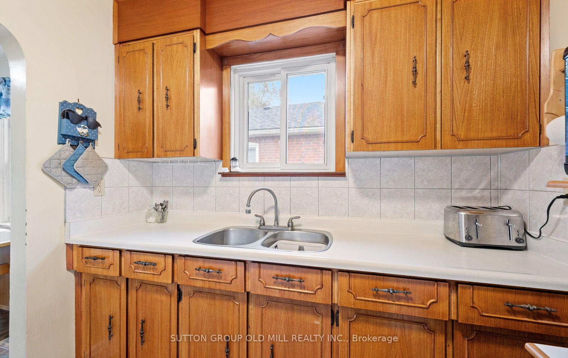 Photo 18 of 63 Westhead Road, Etobicoke, Alderwood — HOMEH