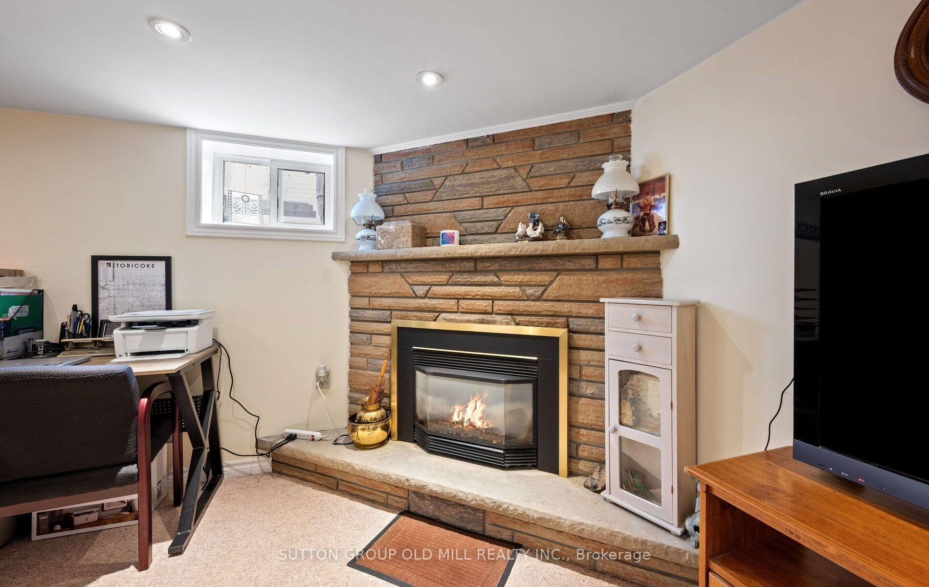 Photo 30 of 63 Westhead Road, Etobicoke, Alderwood — HOMEH