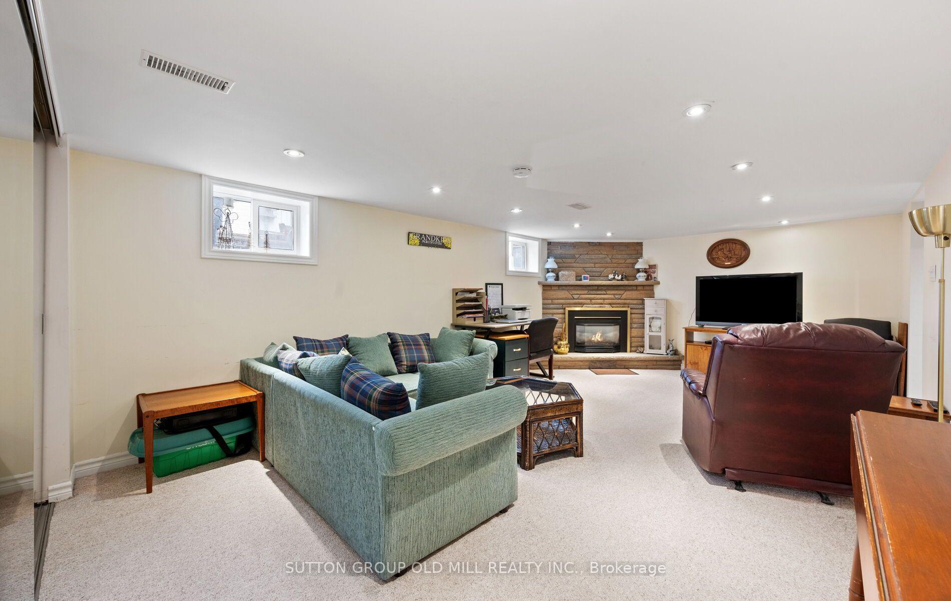 Photo 32 of 63 Westhead Road, Etobicoke, Alderwood — HOMEH