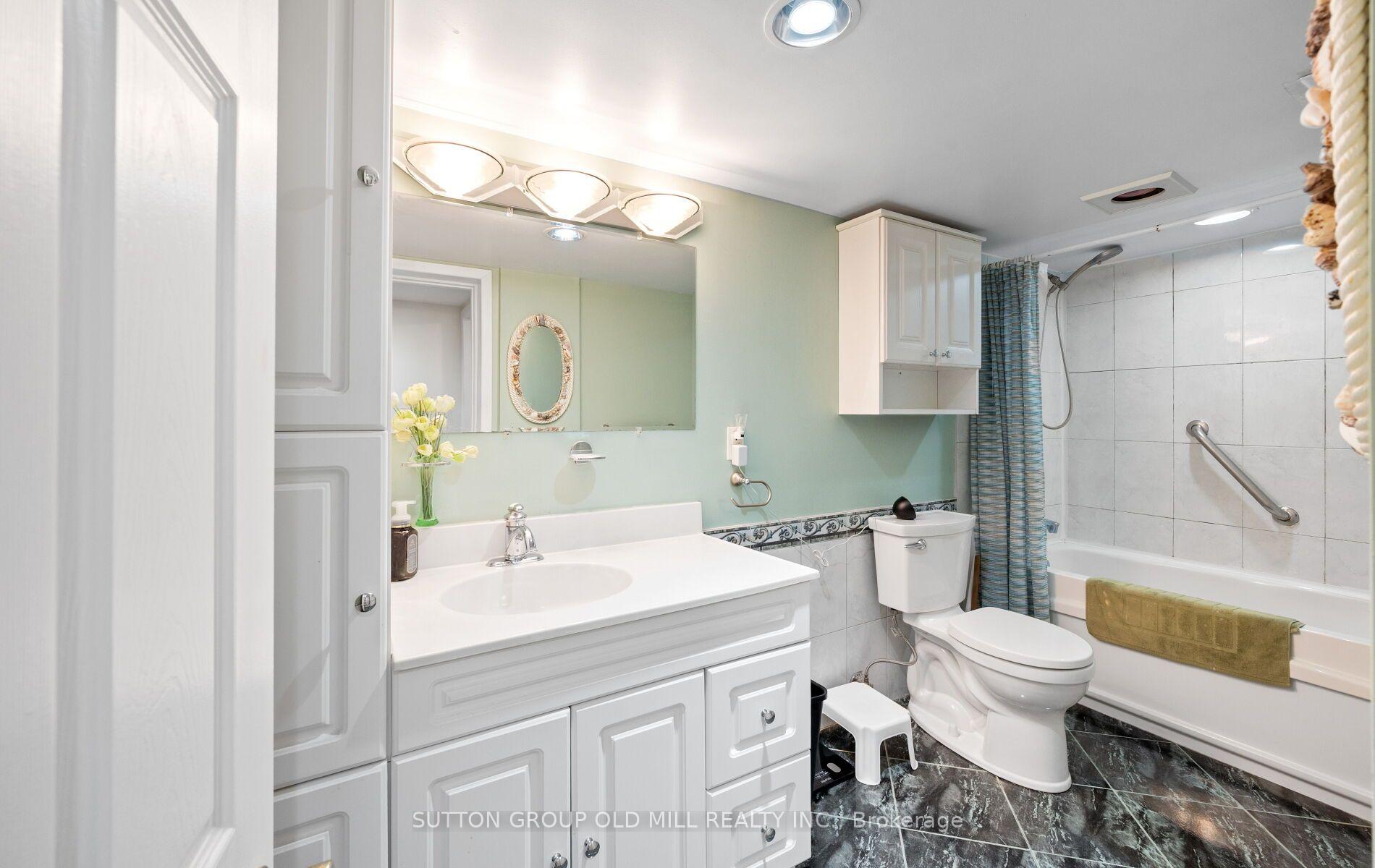 Photo 33 of 63 Westhead Road, Etobicoke, Alderwood — HOMEH