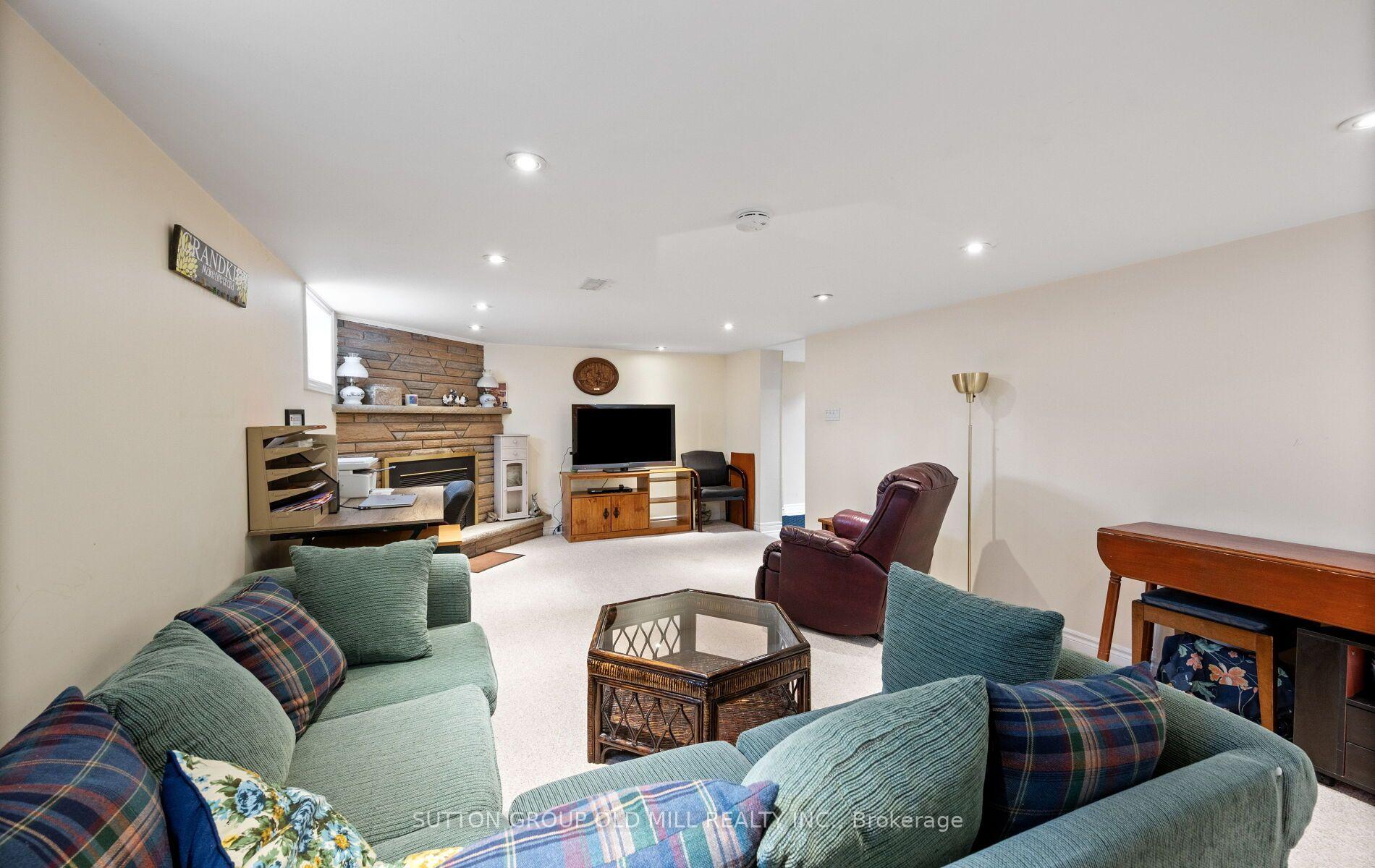 Photo 37 of 63 Westhead Road, Etobicoke, Alderwood — HOMEH