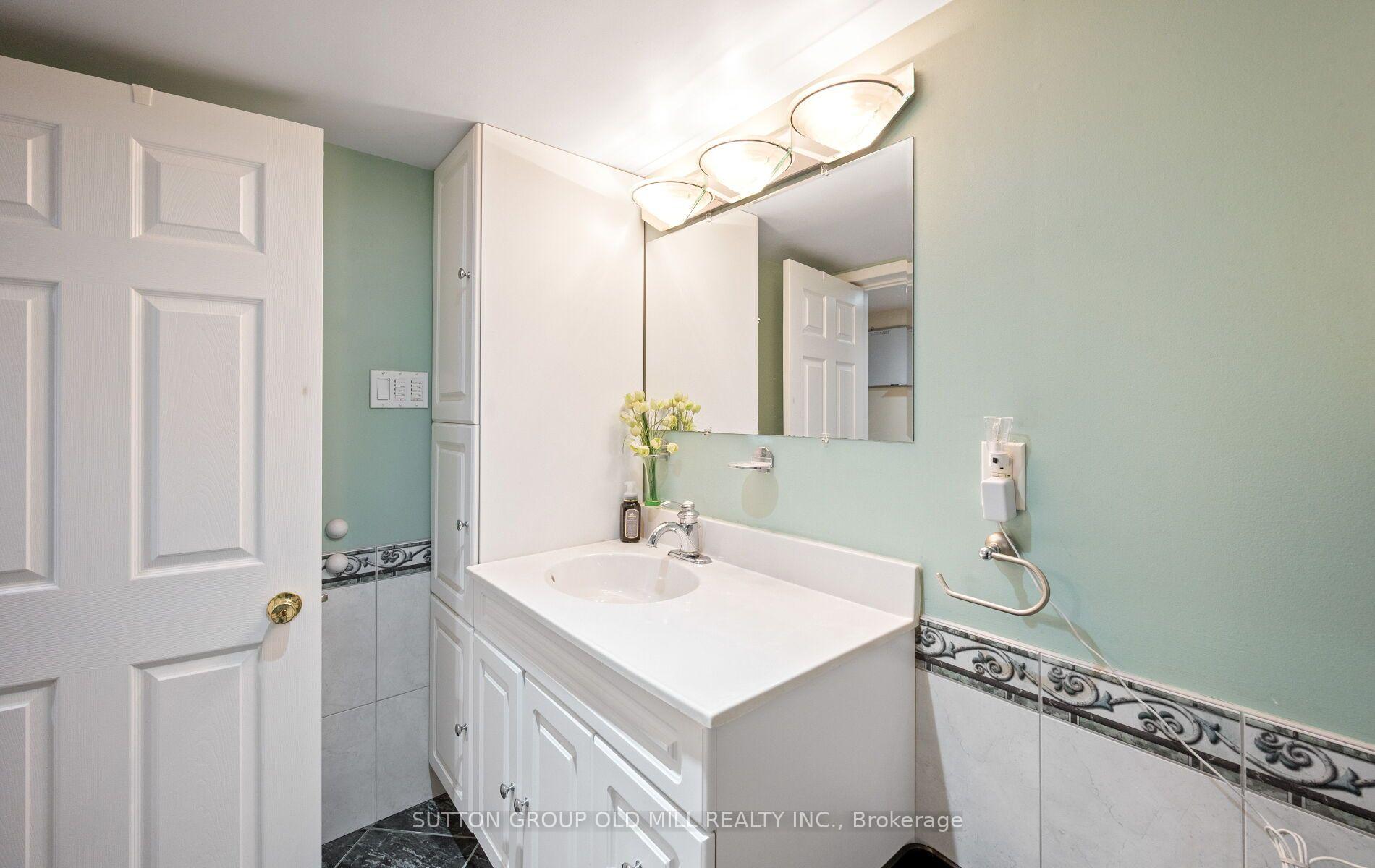 Photo 38 of 63 Westhead Road, Etobicoke, Alderwood — HOMEH