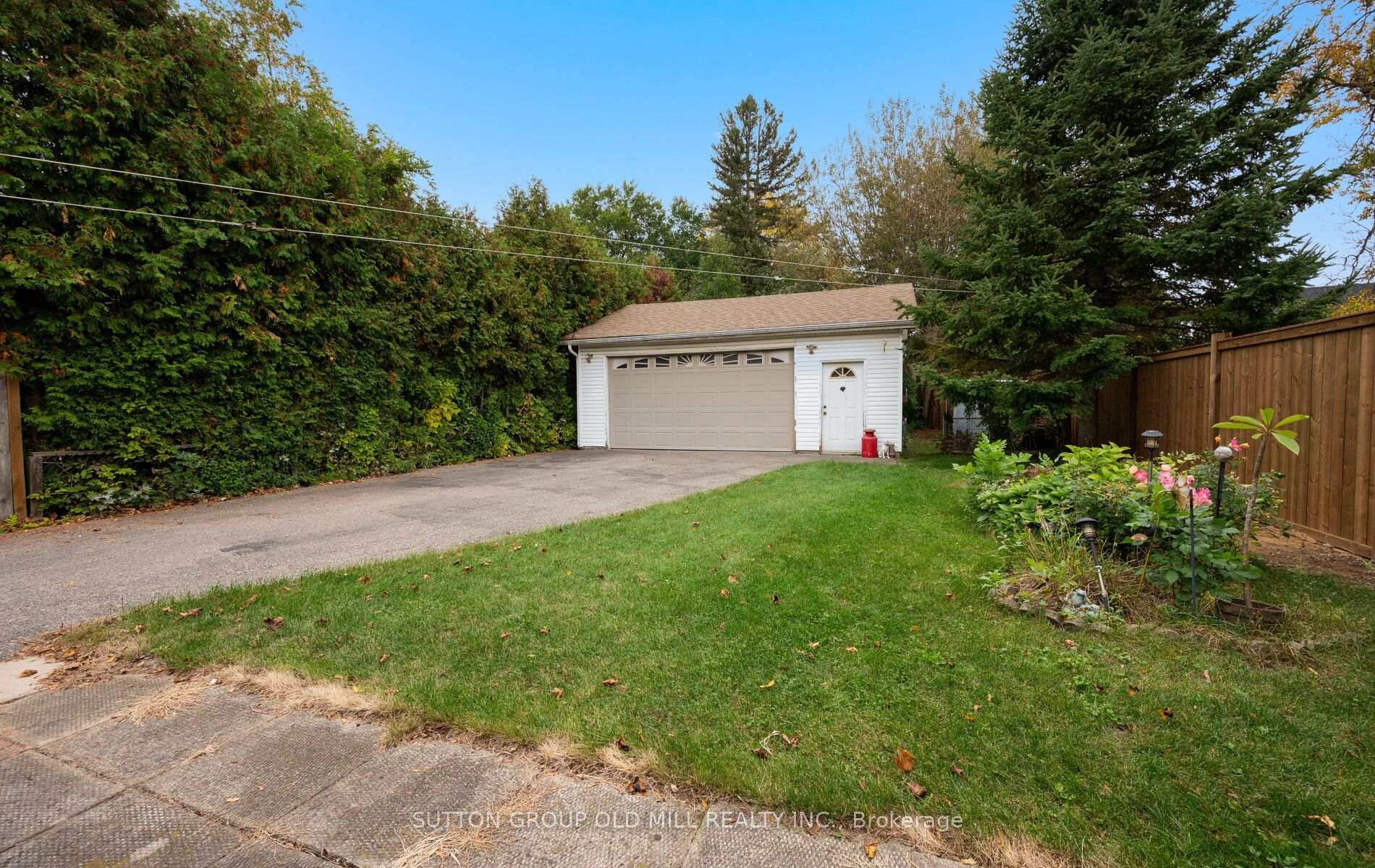Photo 41 of 63 Westhead Road, Etobicoke, Alderwood — HOMEH