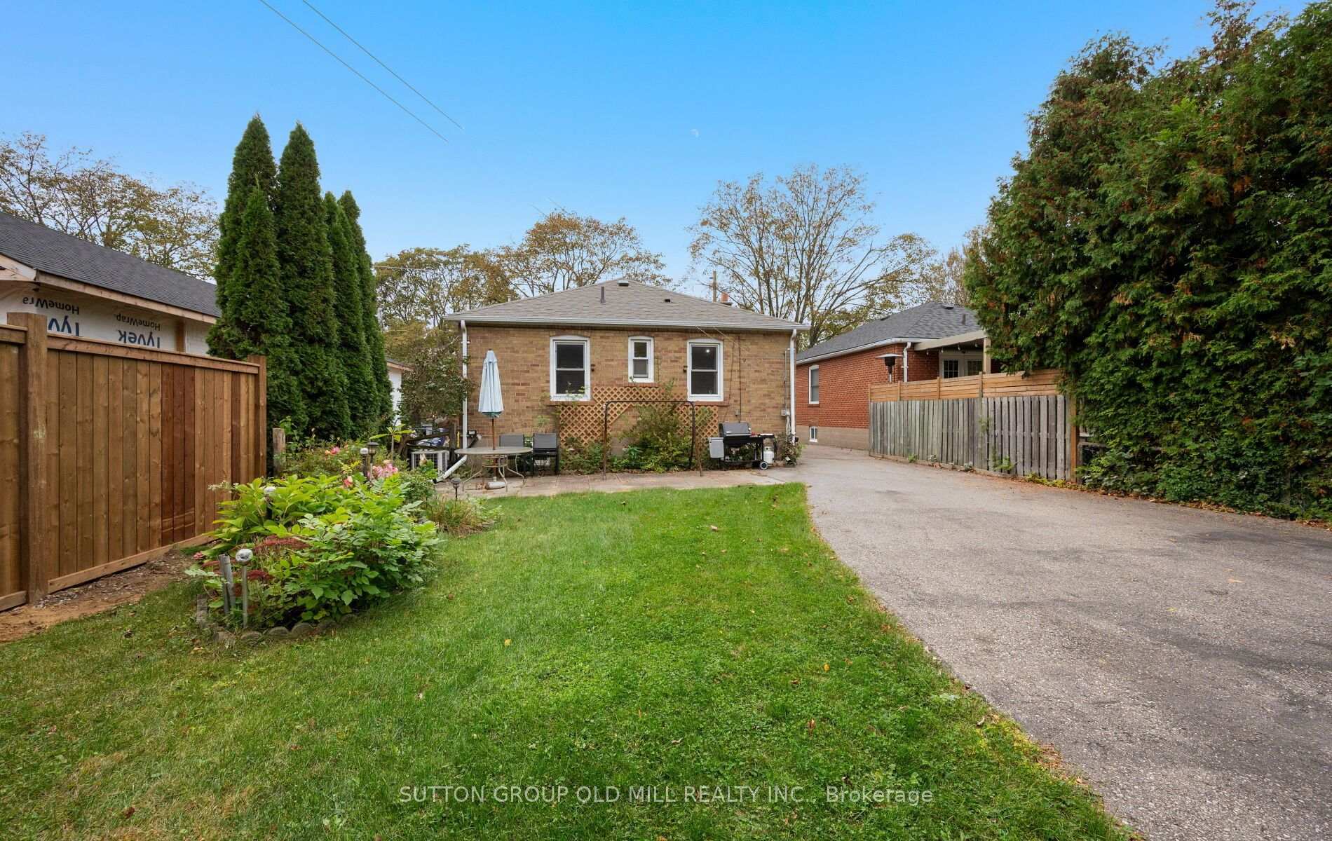 Photo 44 of 63 Westhead Road, Etobicoke, Alderwood — HOMEH