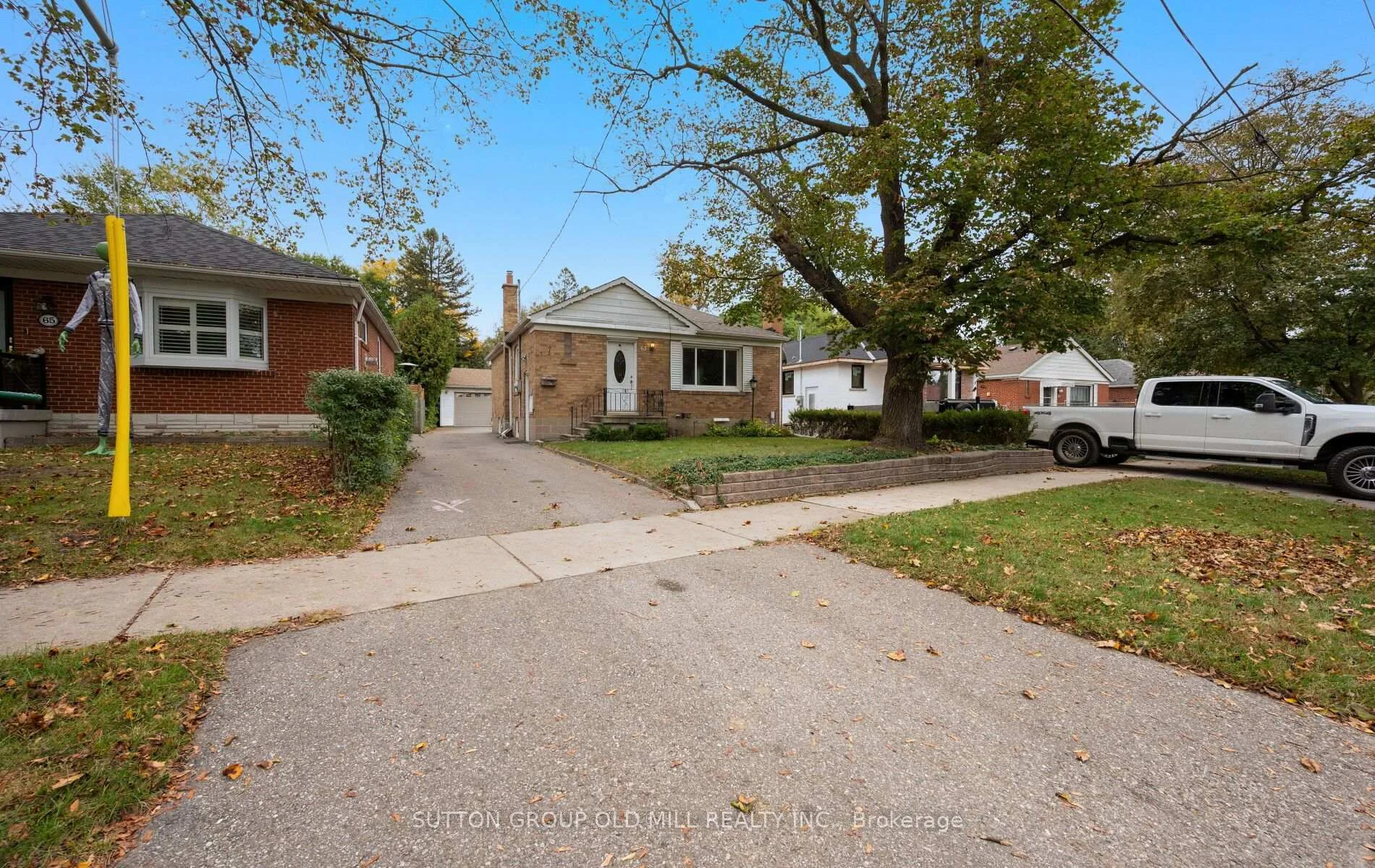 Photo 2 of 63 Westhead Road, Etobicoke, Alderwood — HOMEH