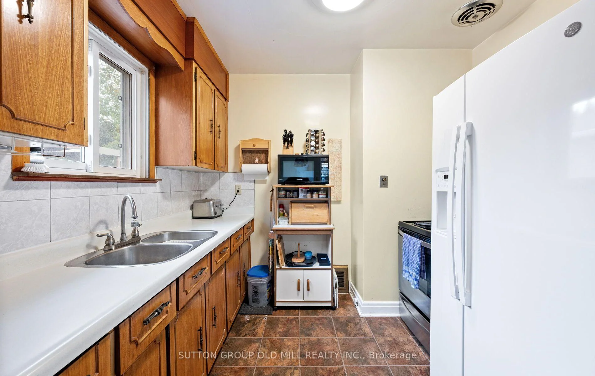 Photo 25 of 63 Westhead Road, Etobicoke, Alderwood — HOMEH