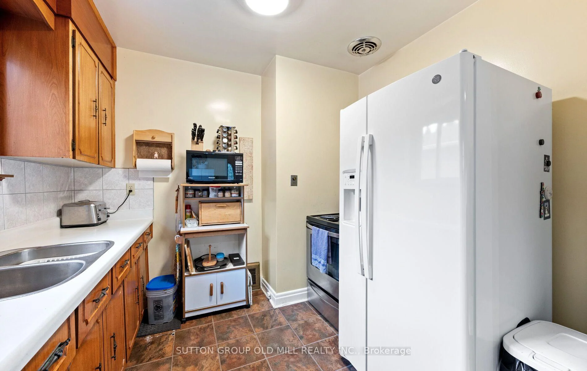 Photo 26 of 63 Westhead Road, Etobicoke, Alderwood — HOMEH
