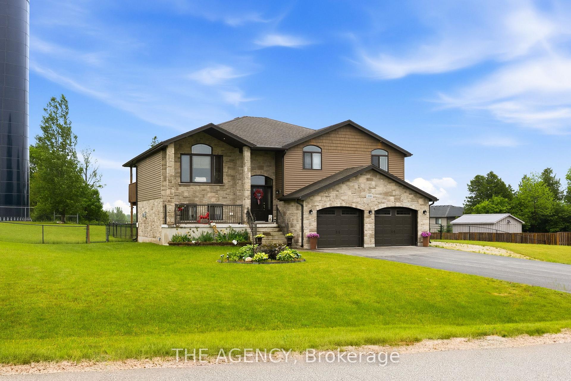Photo 4 of 206 Meredith Way, Chatsworth — HOMEH