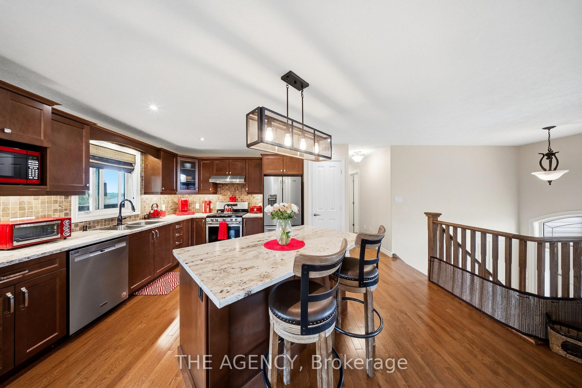 Photo 10 of 206 Meredith Way, Chatsworth — HOMEH
