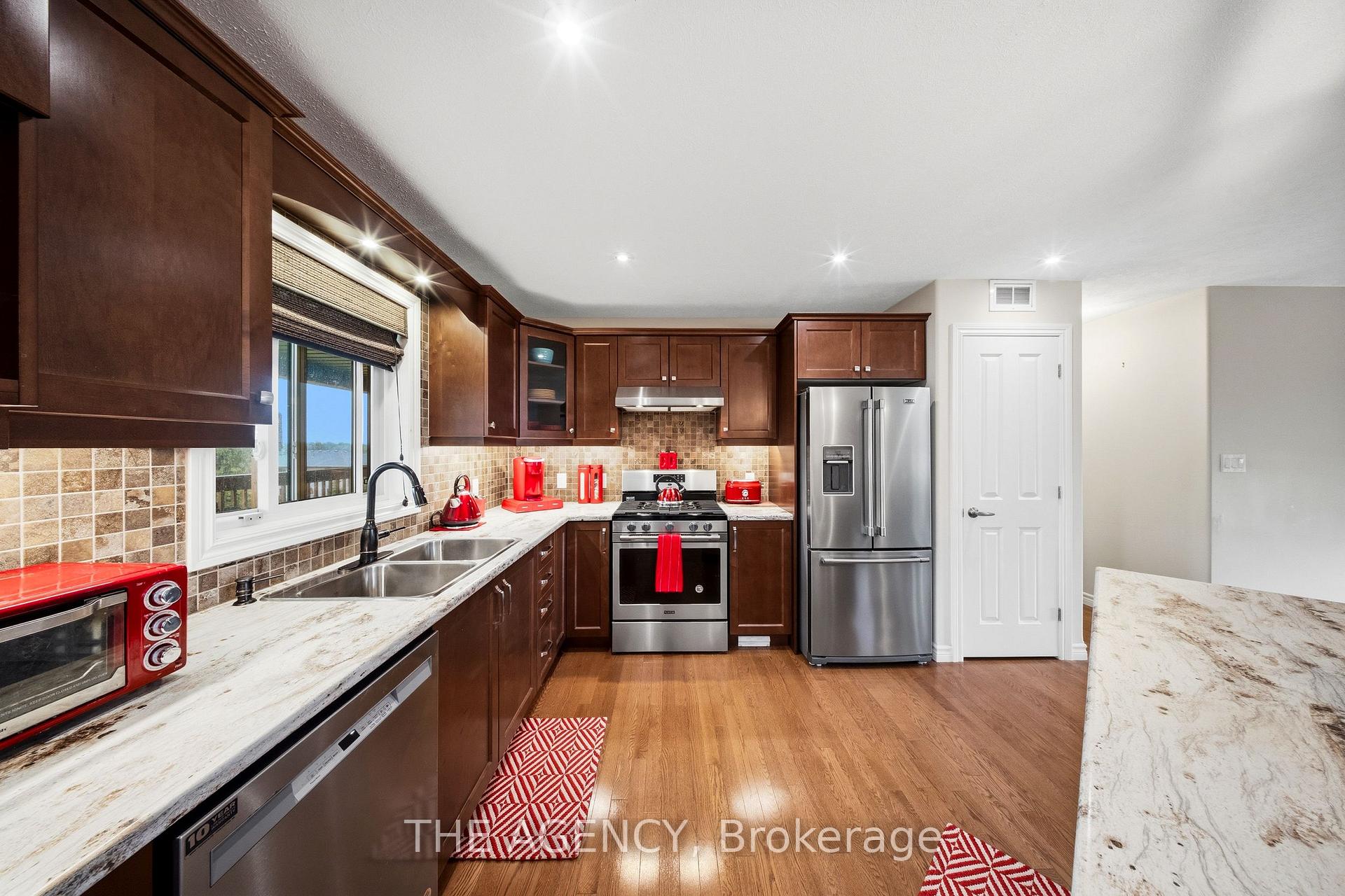 Photo 12 of 206 Meredith Way, Chatsworth — HOMEH