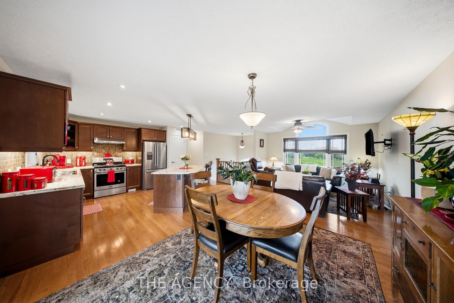 Photo 14 of 206 Meredith Way, Chatsworth — HOMEH