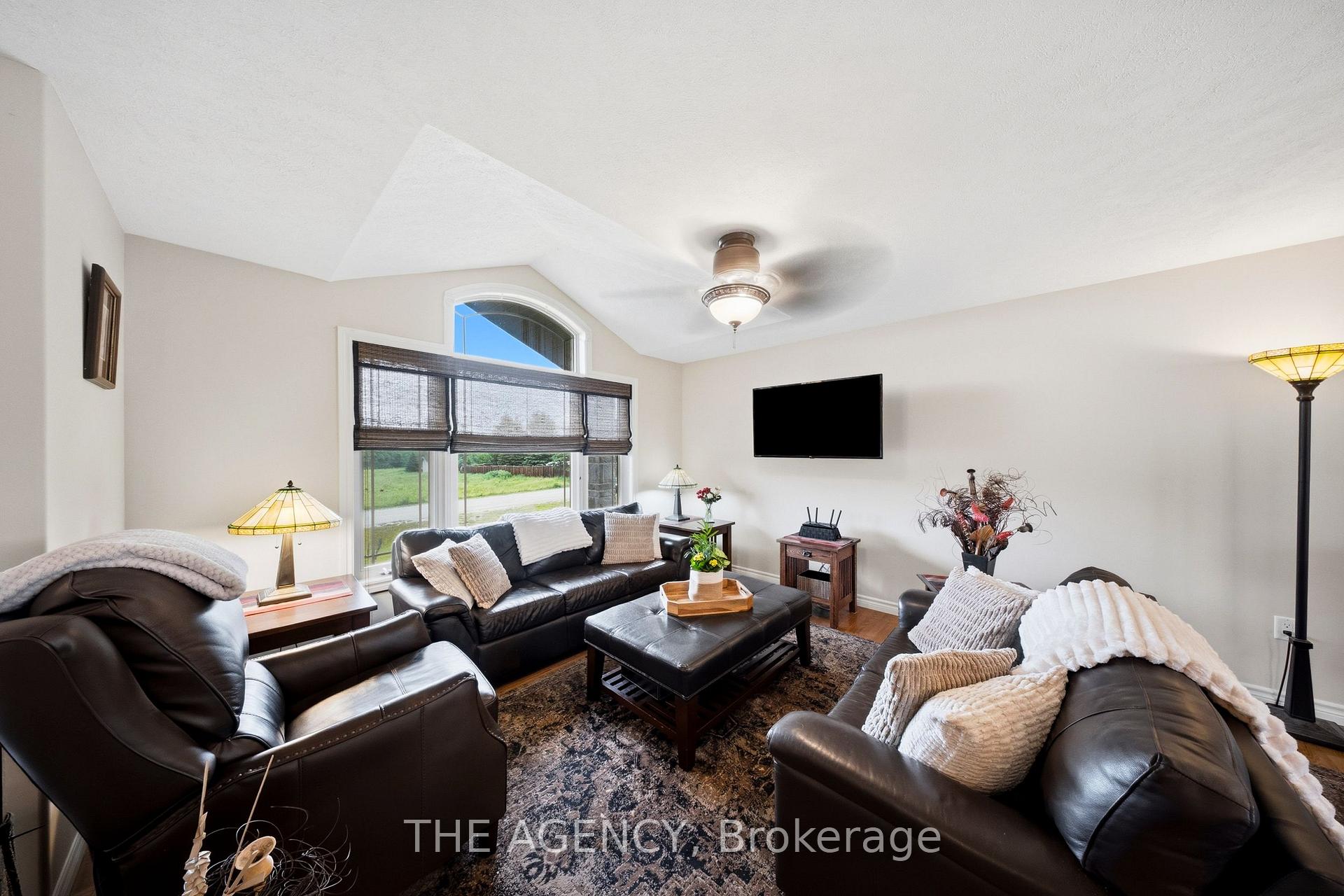 Photo 15 of 206 Meredith Way, Chatsworth — HOMEH