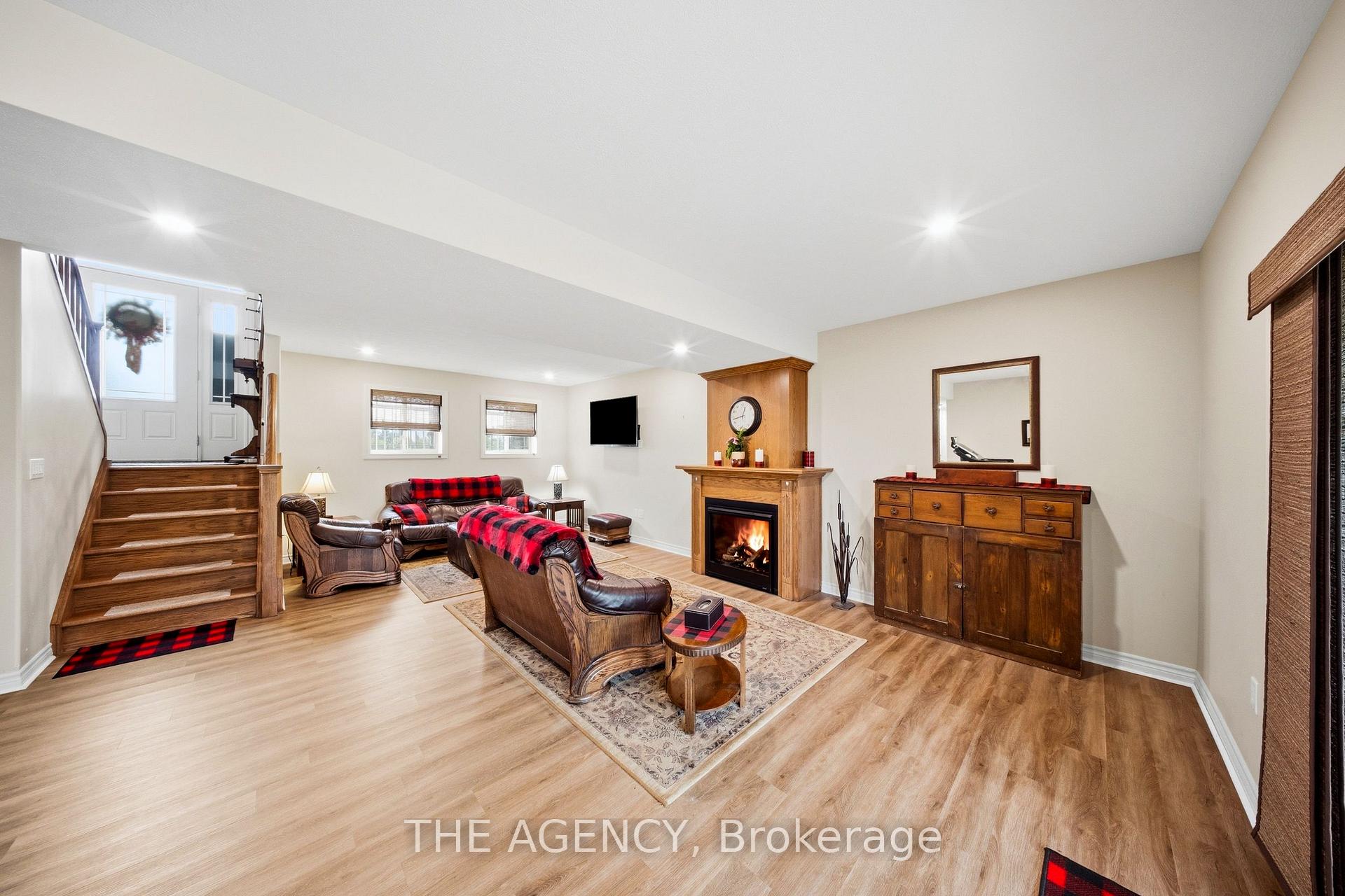 Photo 25 of 206 Meredith Way, Chatsworth — HOMEH