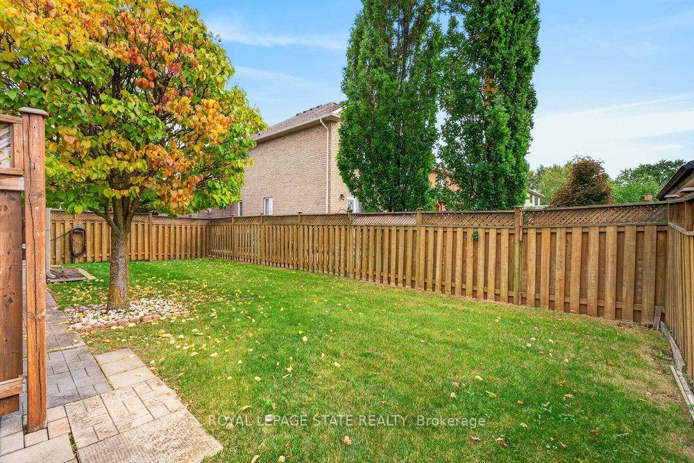Photo 10 of 272 Gatestone Drive, Hamilton, Stoney Creek Mountain — HOMEH