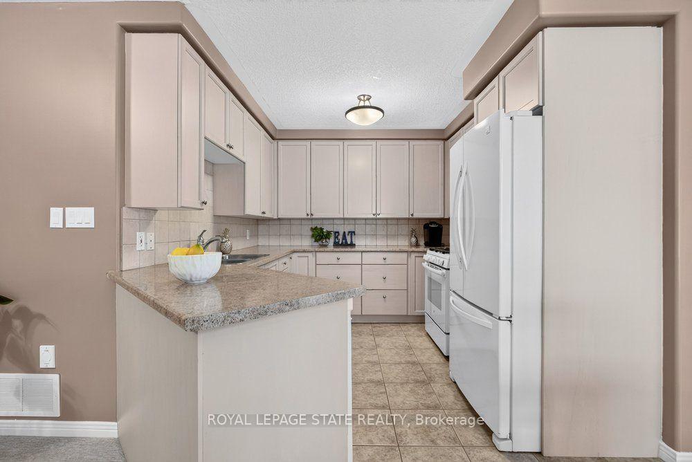 Photo 23 of 272 Gatestone Drive, Hamilton, Stoney Creek Mountain — HOMEH