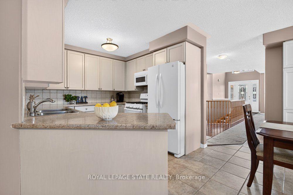 Photo 24 of 272 Gatestone Drive, Hamilton, Stoney Creek Mountain — HOMEH