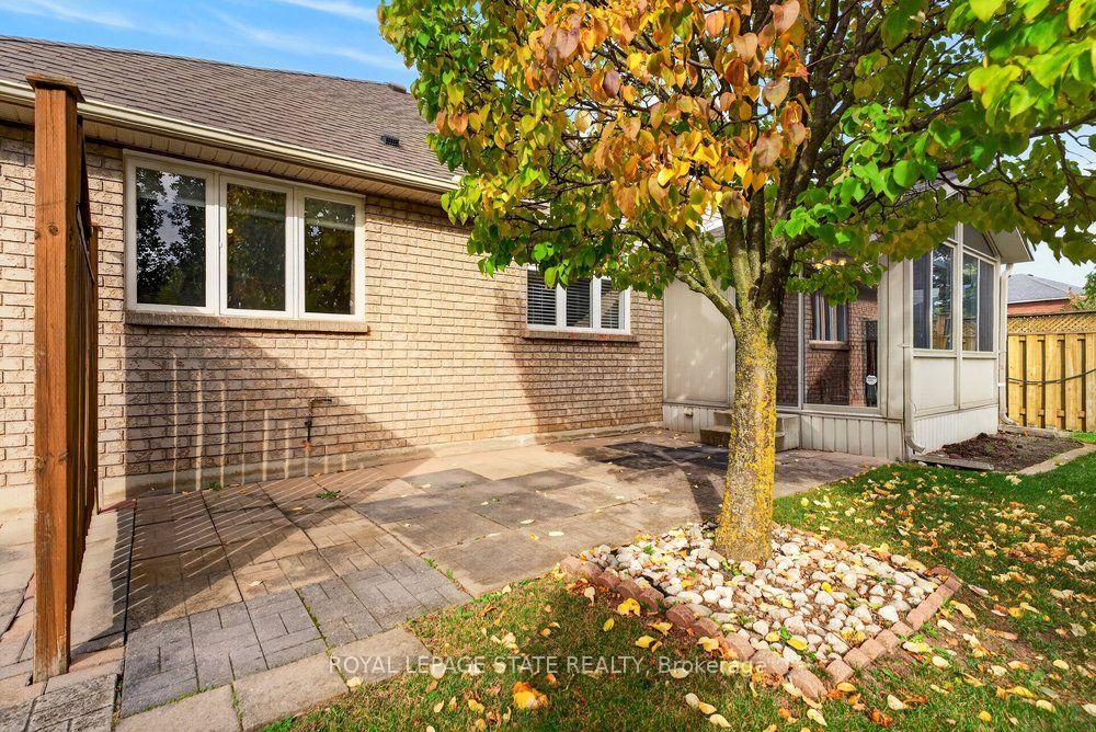 Photo 48 of 272 Gatestone Drive, Hamilton, Stoney Creek Mountain — HOMEH