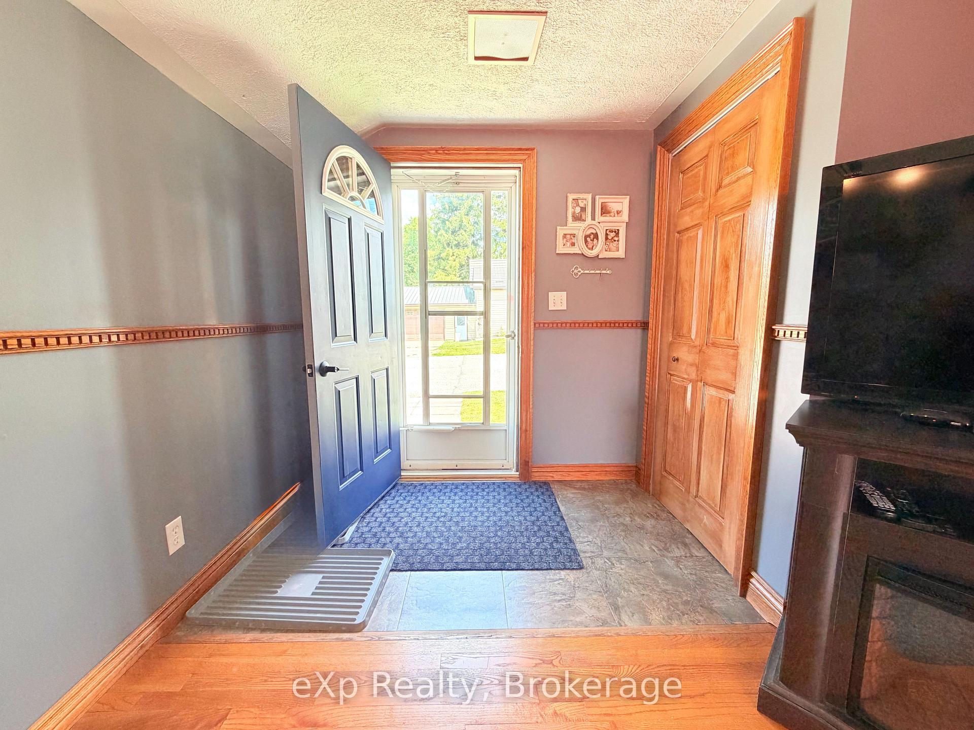 Photo 4 of 503 Yonge Street S, Brockton — HOMEH