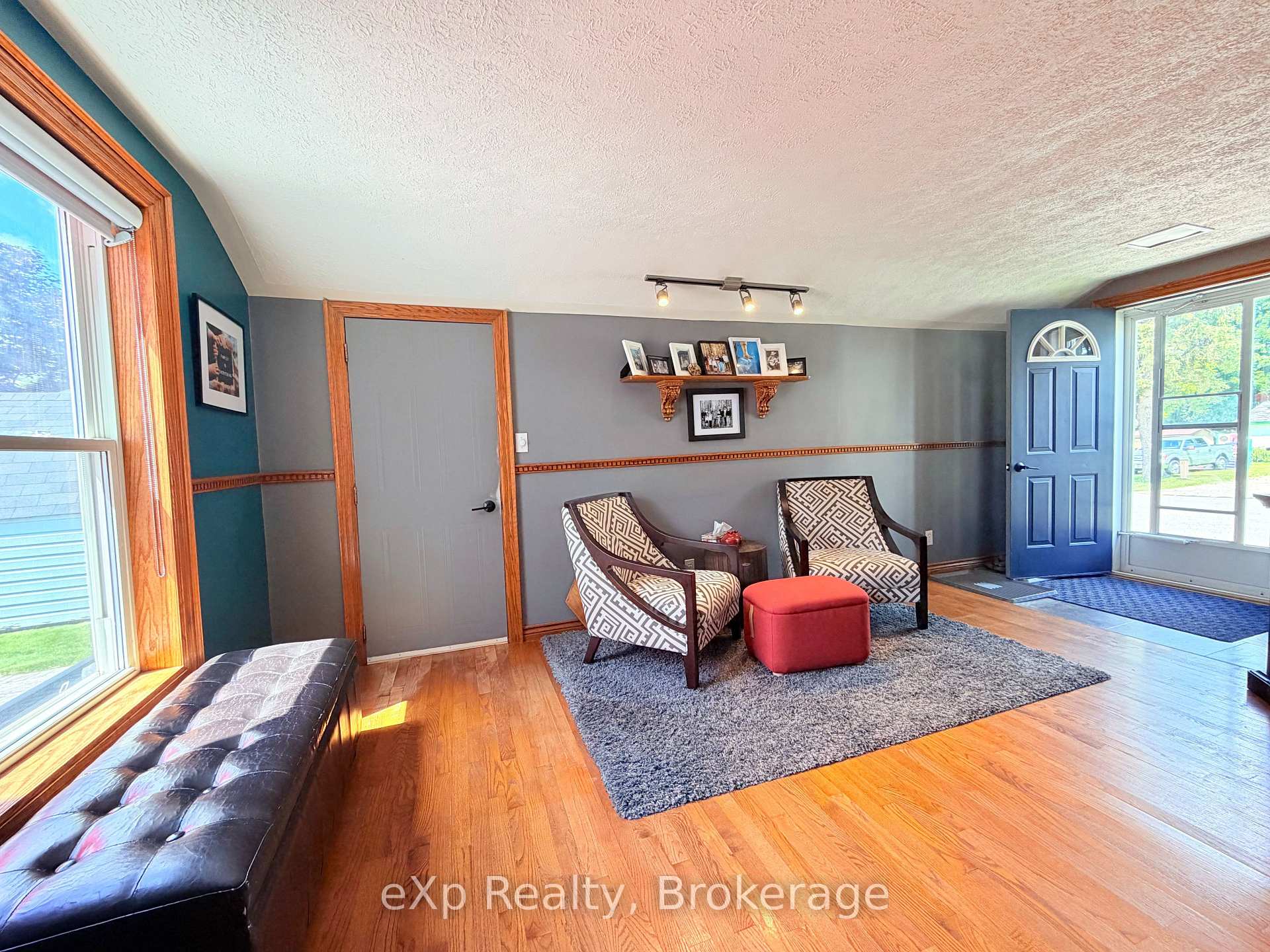 Photo 6 of 503 Yonge Street S, Brockton — HOMEH