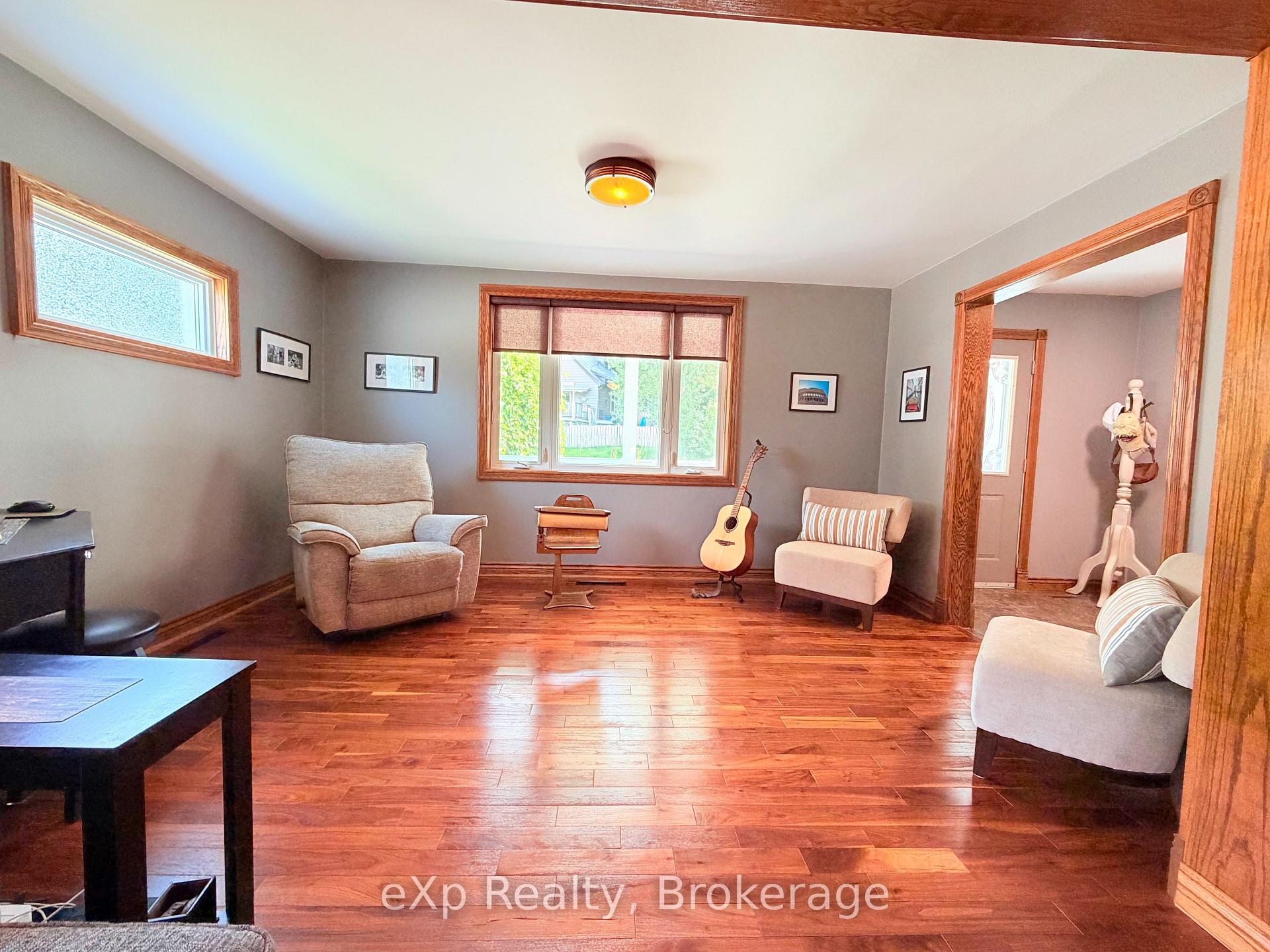 Photo 11 of 503 Yonge Street S, Brockton — HOMEH