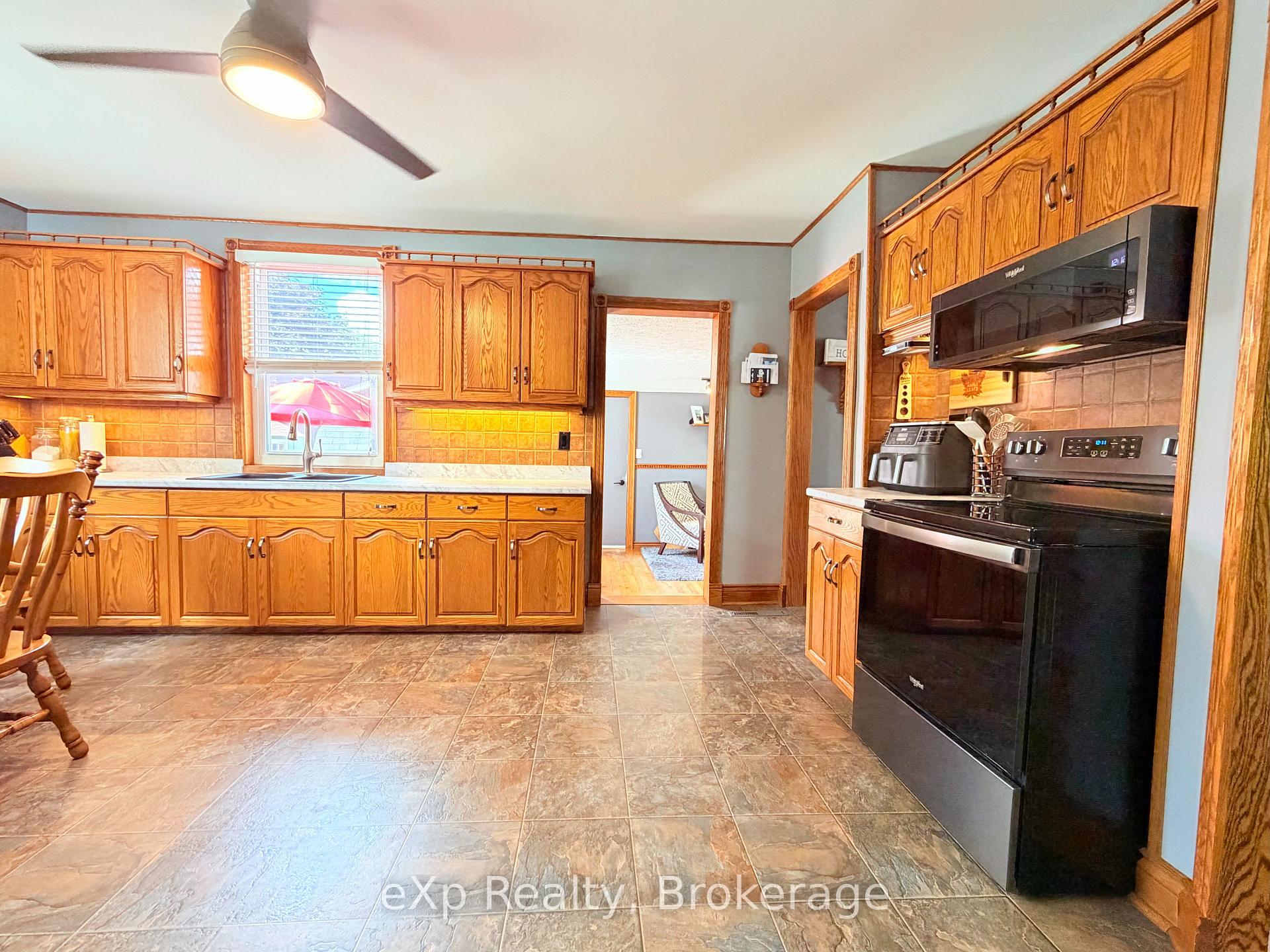 Photo 13 of 503 Yonge Street S, Brockton — HOMEH