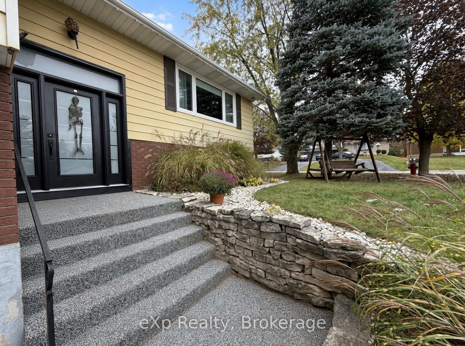 Photo 2 of 271 Thomas Street, Brockton — HOMEH