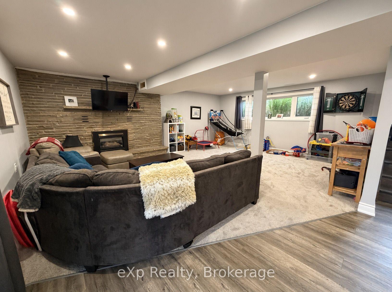Photo 21 of 271 Thomas Street, Brockton — HOMEH
