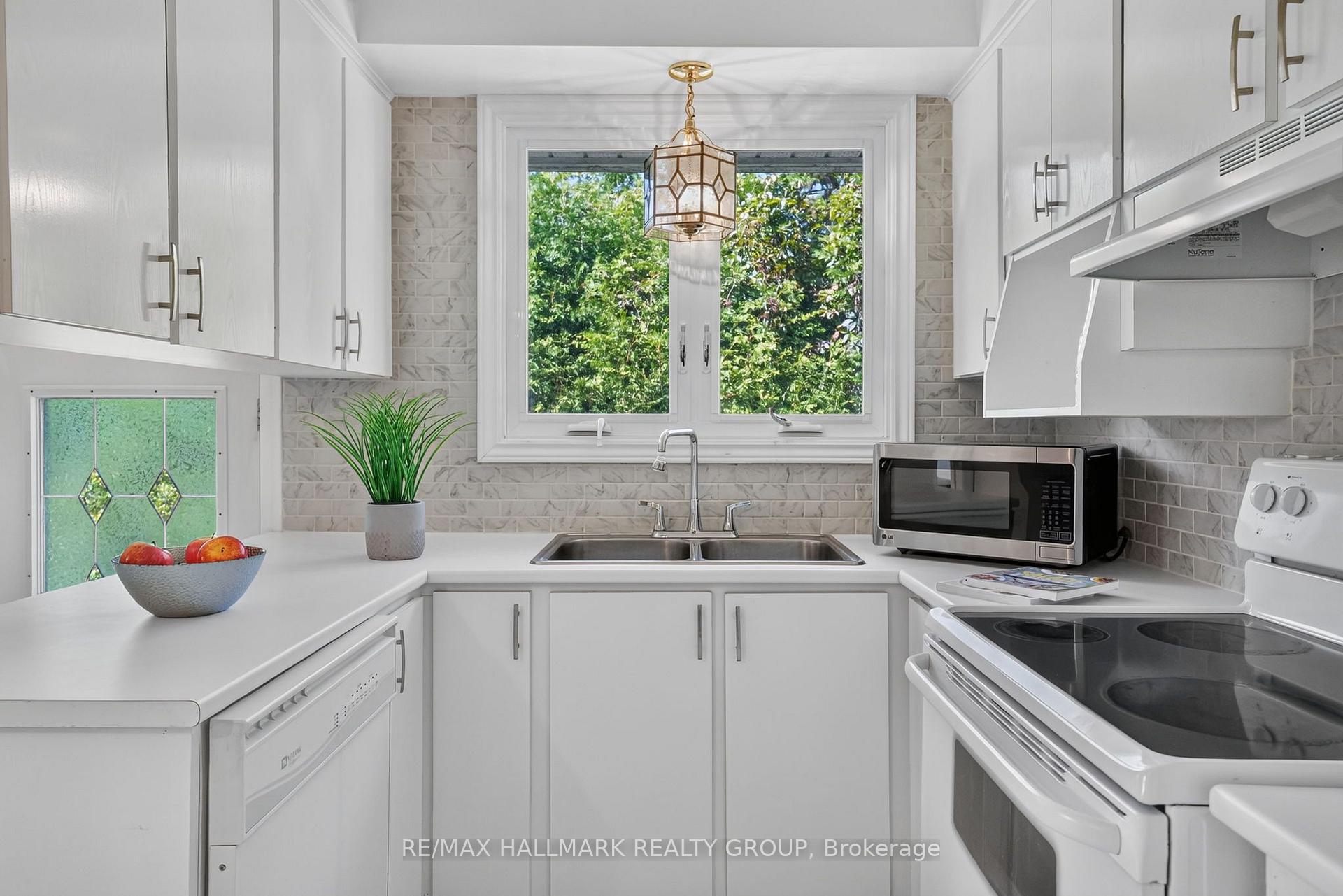 Photo 9 of 157 Lacroix Avenue, Ottawa, Bilberry Creek/Queenswood Heights — HOMEH