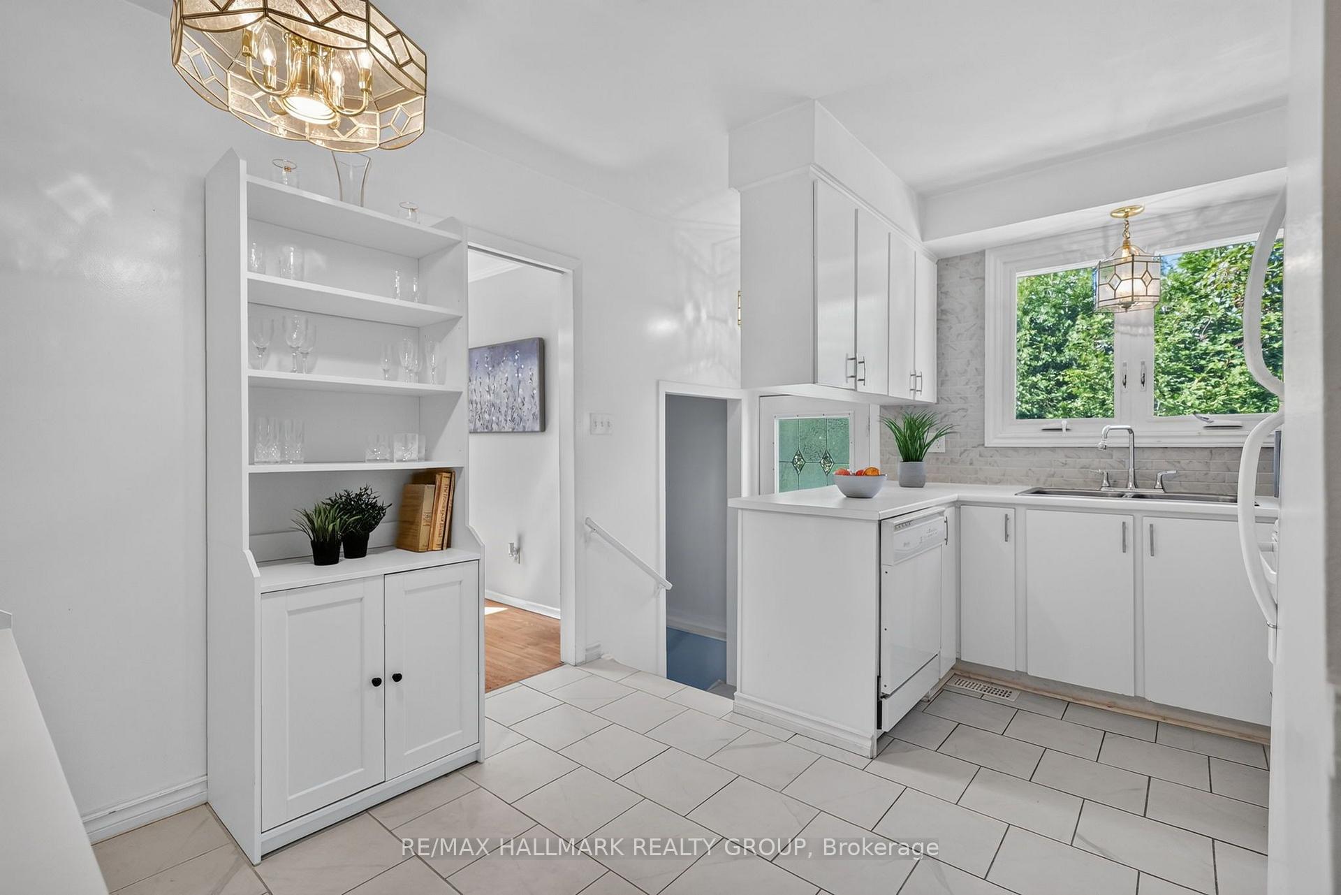 Photo 10 of 157 Lacroix Avenue, Ottawa, Bilberry Creek/Queenswood Heights — HOMEH