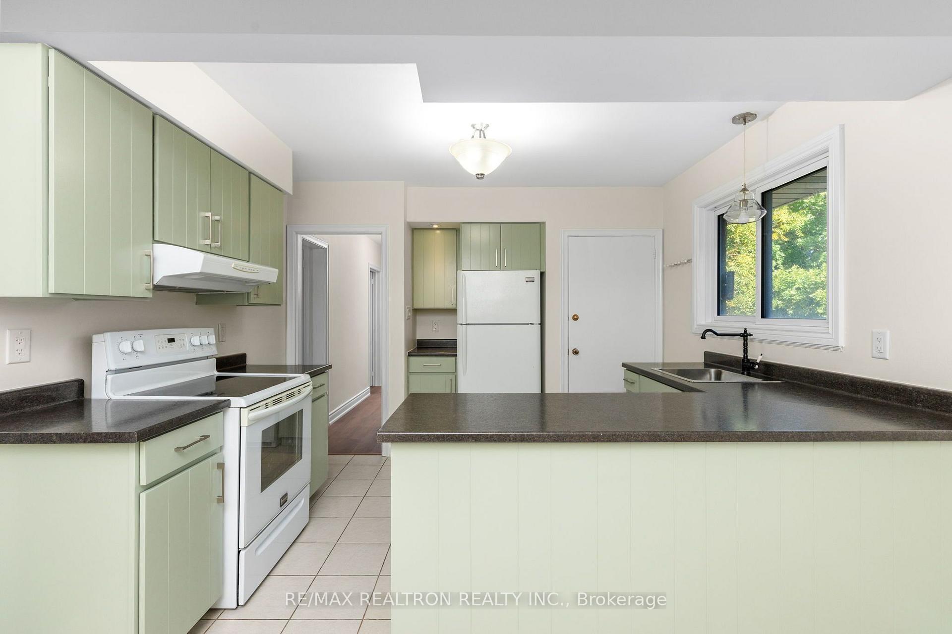 Photo 10 of 21 Athabasca Street, Oshawa, Donevan — HOMEH