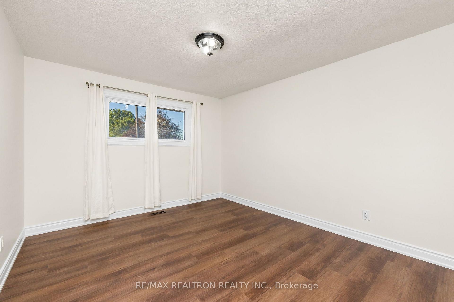 Photo 15 of 21 Athabasca Street, Oshawa, Donevan — HOMEH