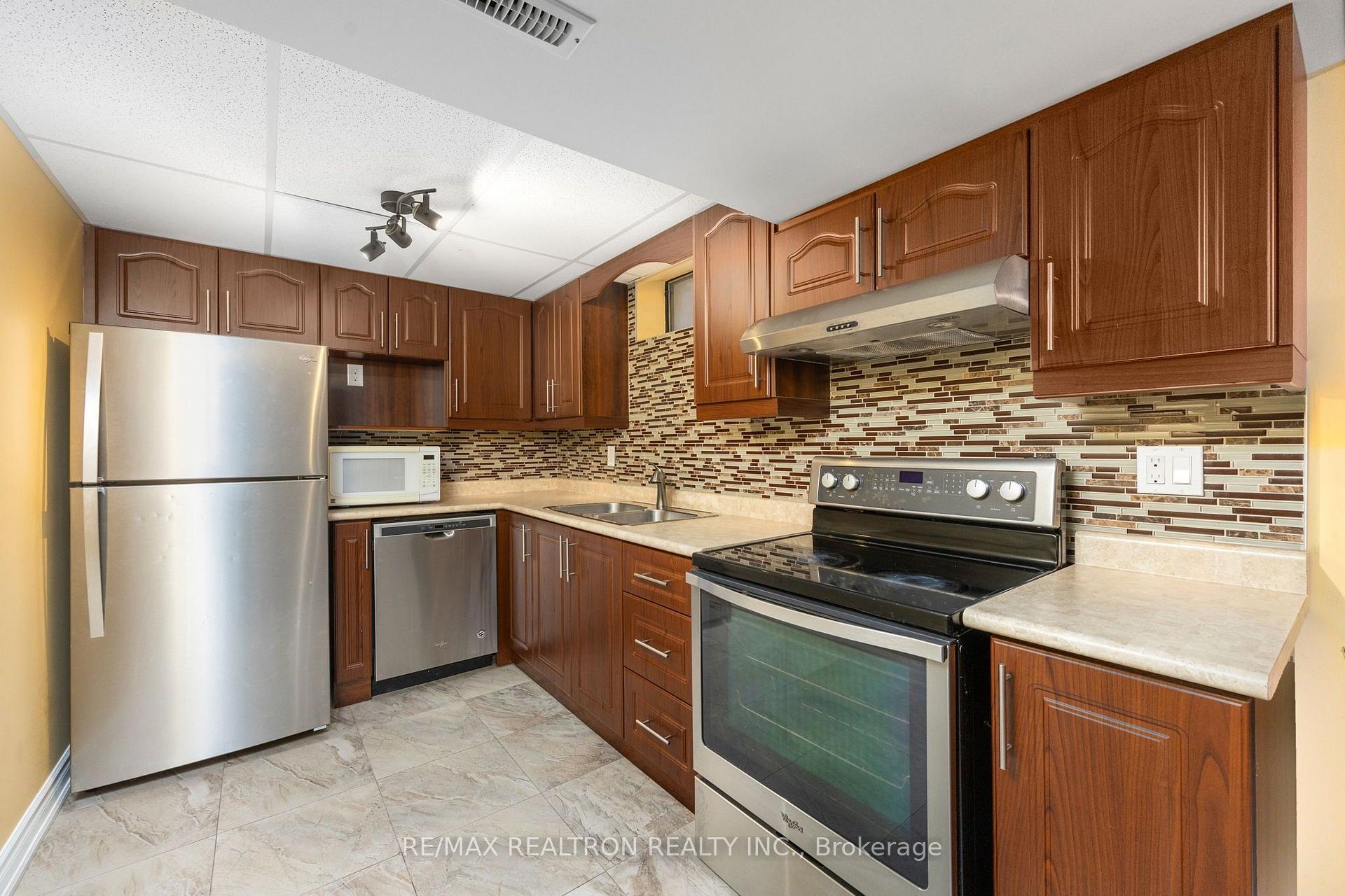 Photo 24 of 21 Athabasca Street, Oshawa, Donevan — HOMEH