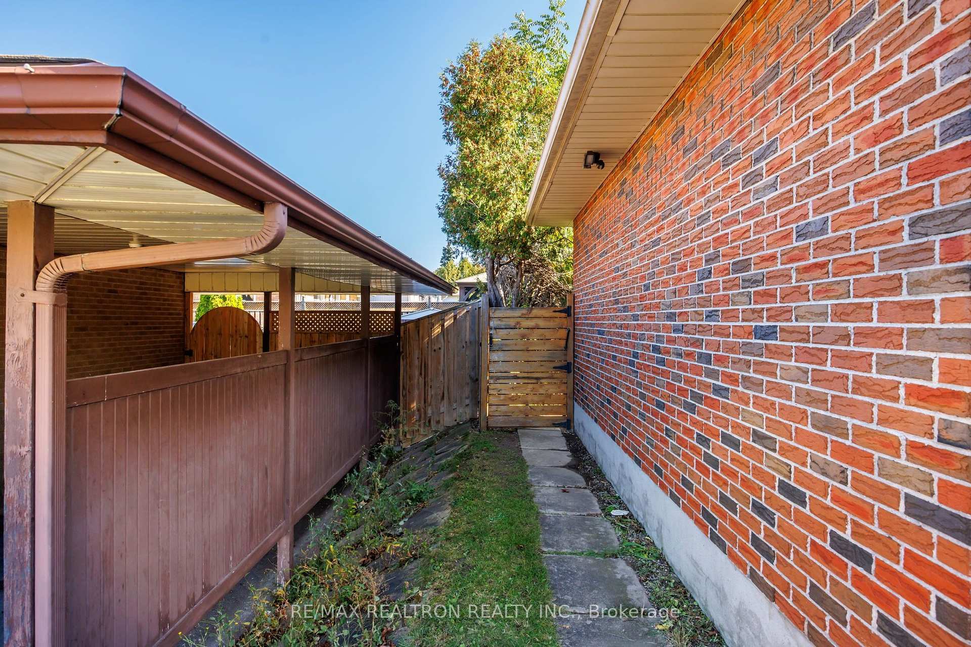 Photo 28 of 21 Athabasca Street, Oshawa, Donevan — HOMEH