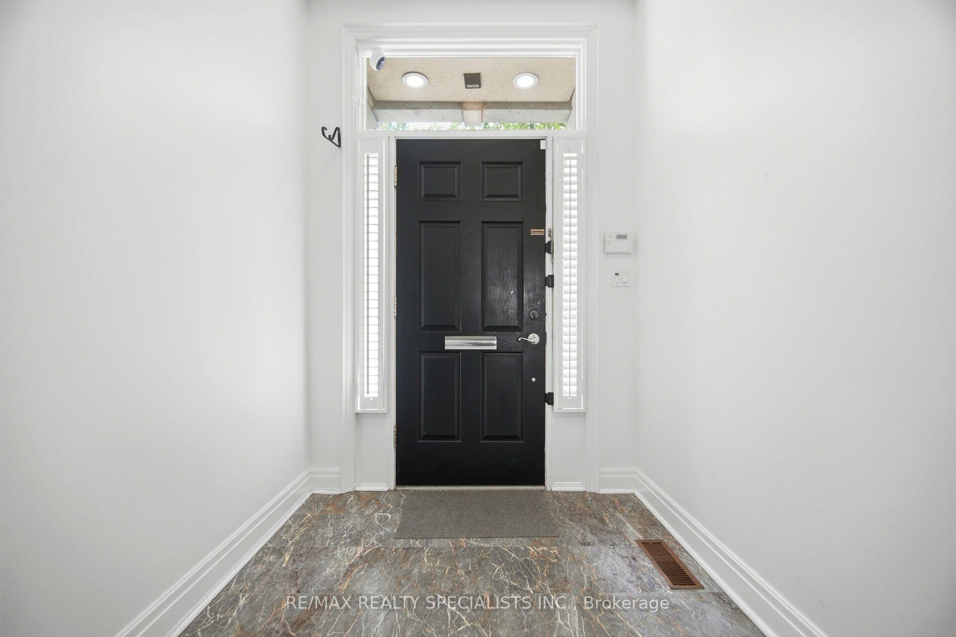 Photo 4 of 246 Walmer Road, Toronto, Casa Loma — HOMEH