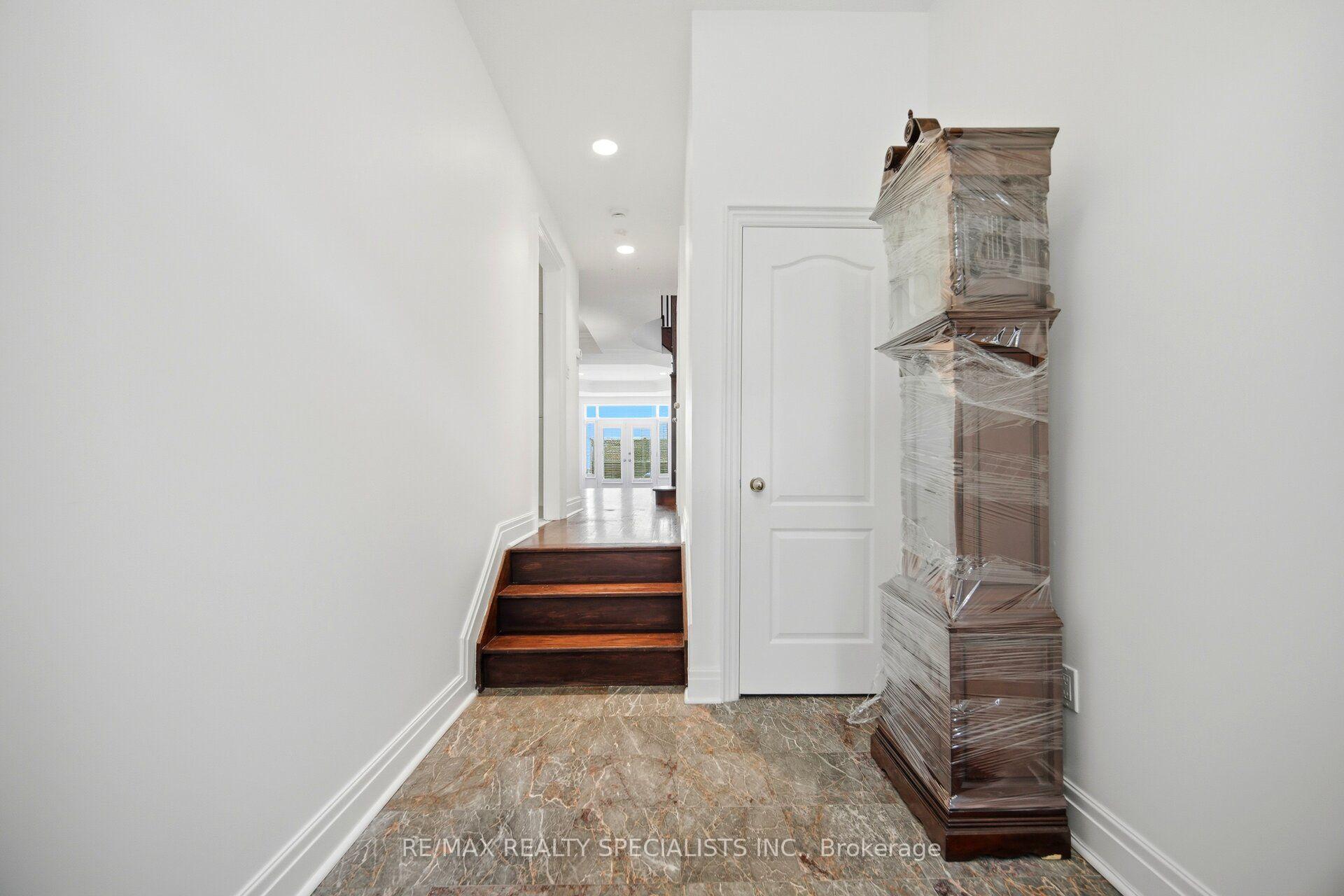 Photo 5 of 246 Walmer Road, Toronto, Casa Loma — HOMEH