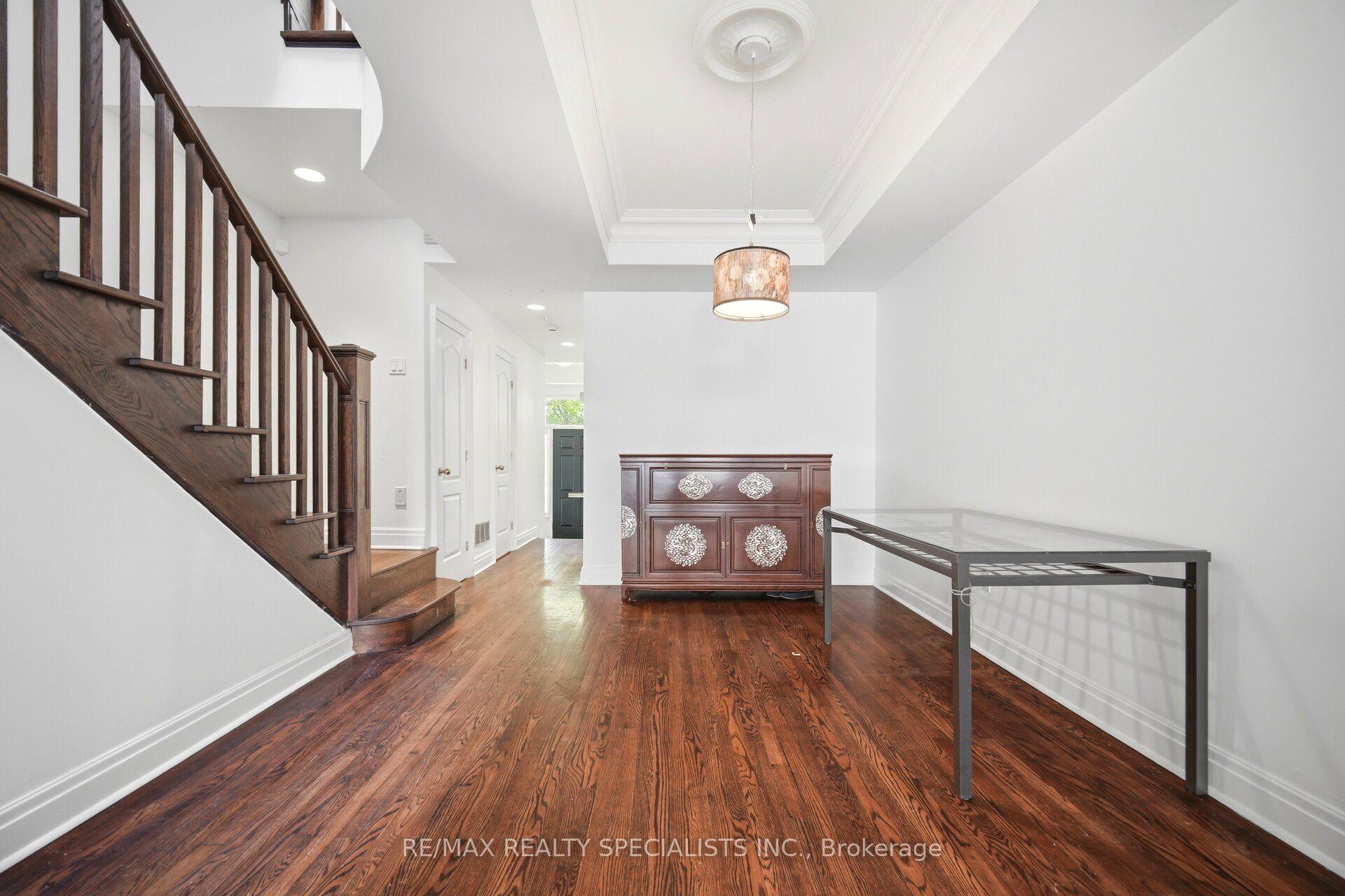 Photo 7 of 246 Walmer Road, Toronto, Casa Loma — HOMEH