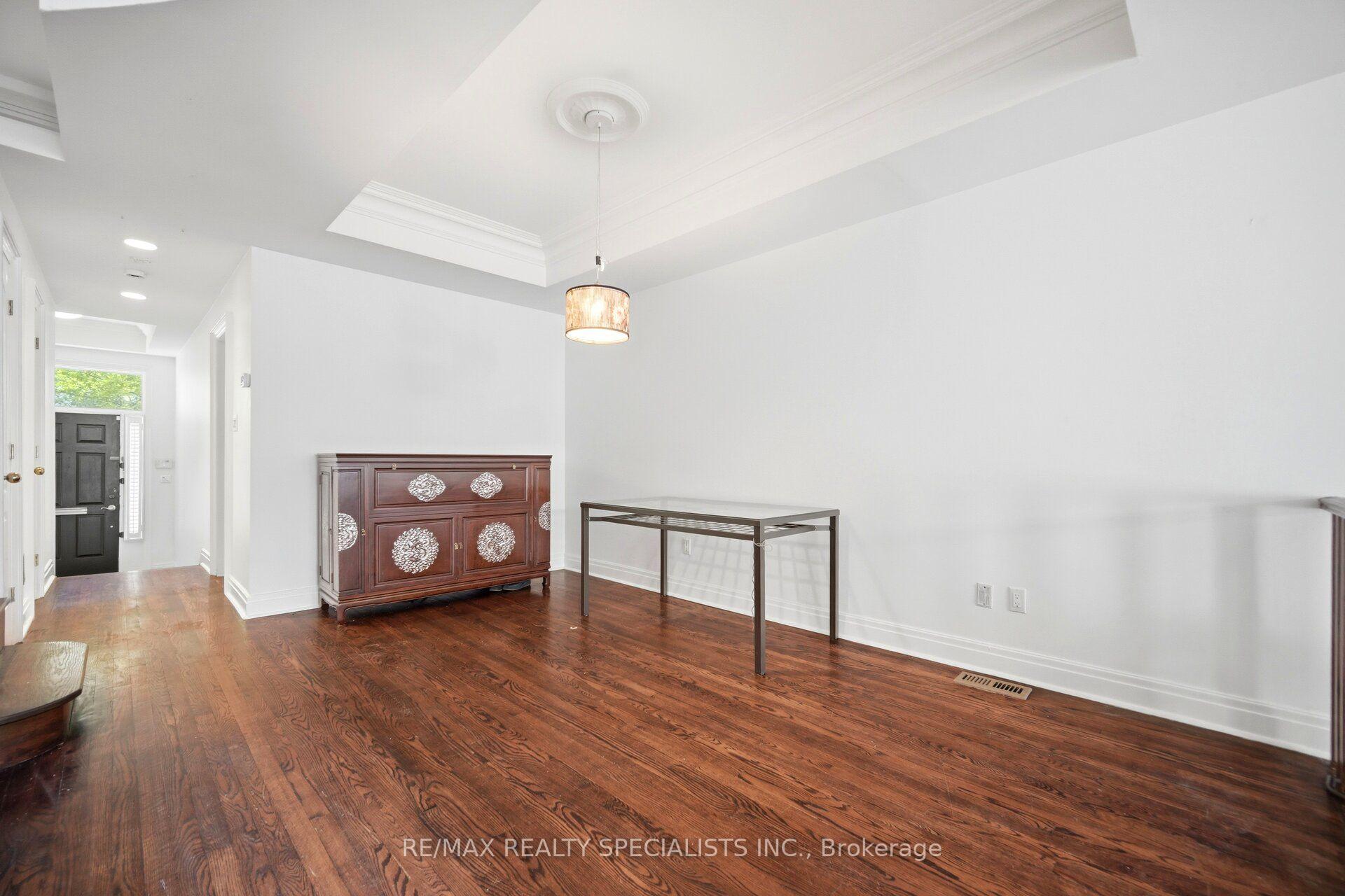 Photo 8 of 246 Walmer Road, Toronto, Casa Loma — HOMEH