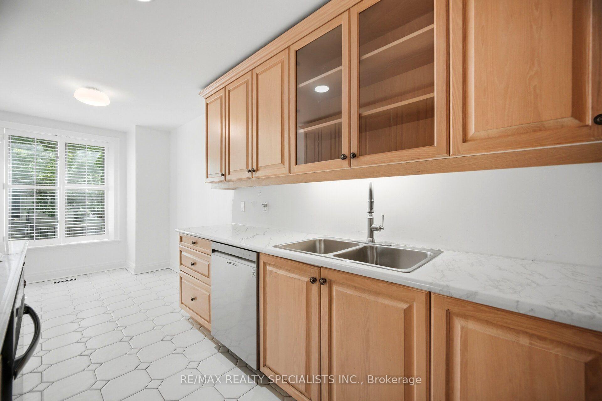 Photo 12 of 246 Walmer Road, Toronto, Casa Loma — HOMEH