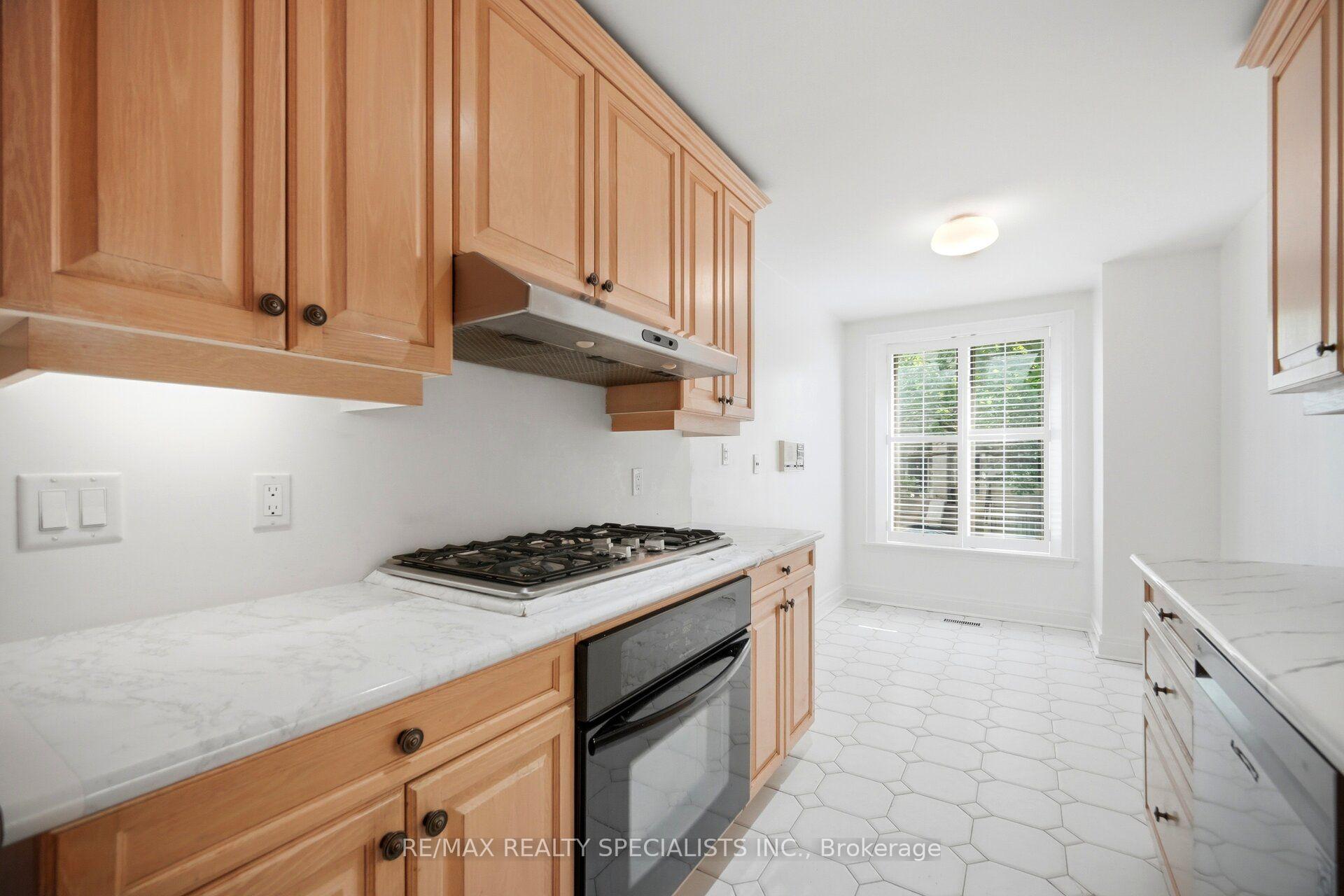 Photo 13 of 246 Walmer Road, Toronto, Casa Loma — HOMEH