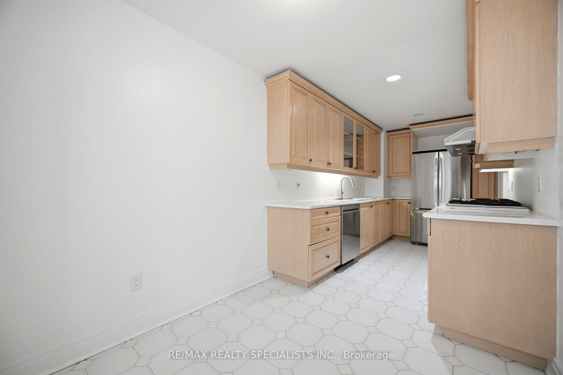 Photo 16 of 246 Walmer Road, Toronto, Casa Loma — HOMEH