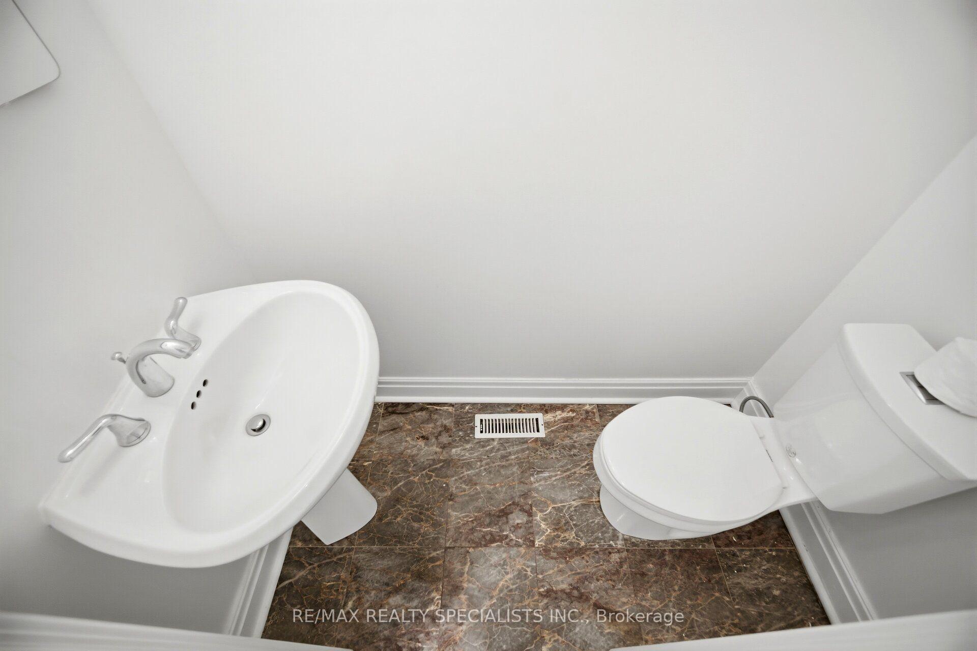 Photo 17 of 246 Walmer Road, Toronto, Casa Loma — HOMEH