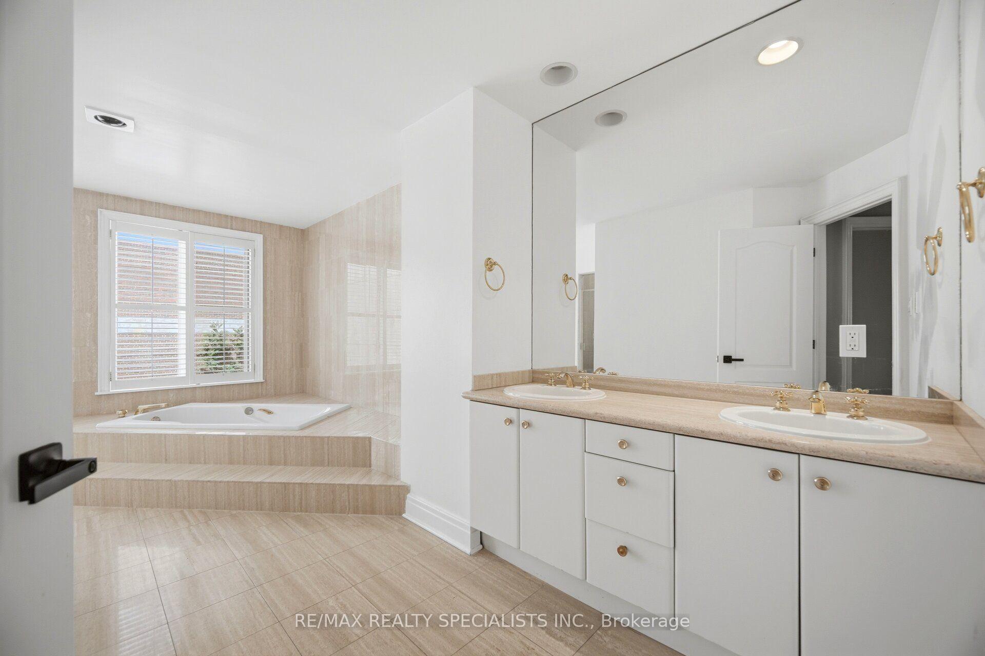 Photo 24 of 246 Walmer Road, Toronto, Casa Loma — HOMEH